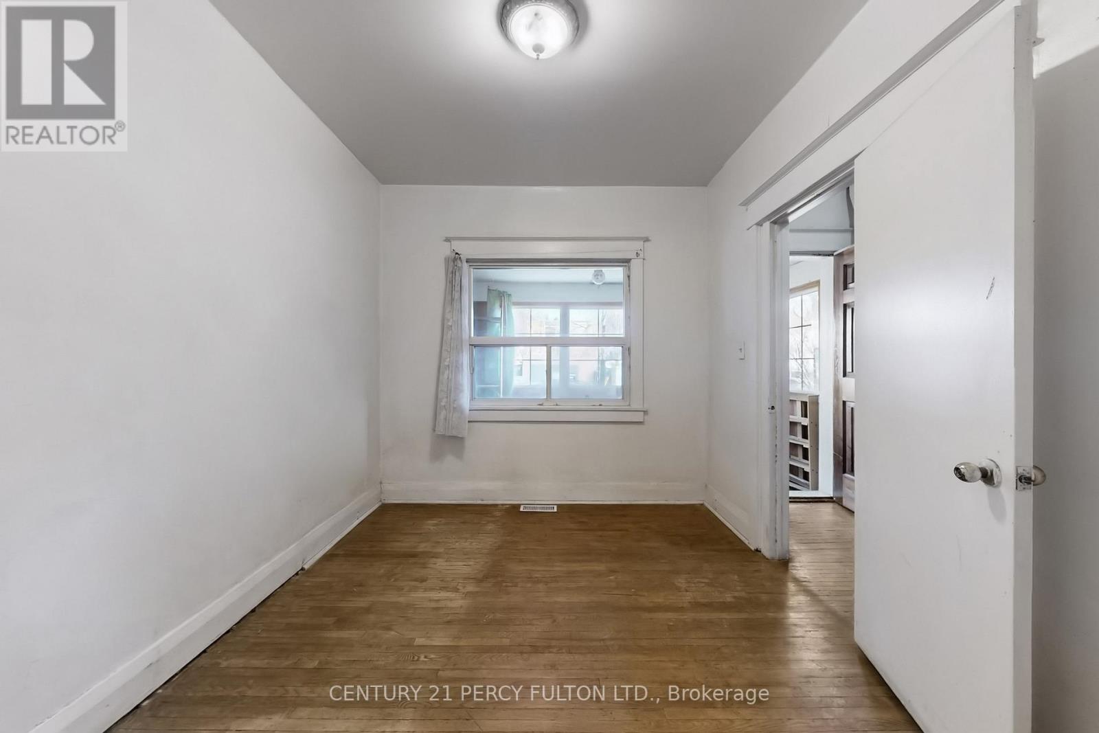 366 Coxwell Avenue, Toronto, Ontario  M4L 3B7 - Photo 3 - E13085138