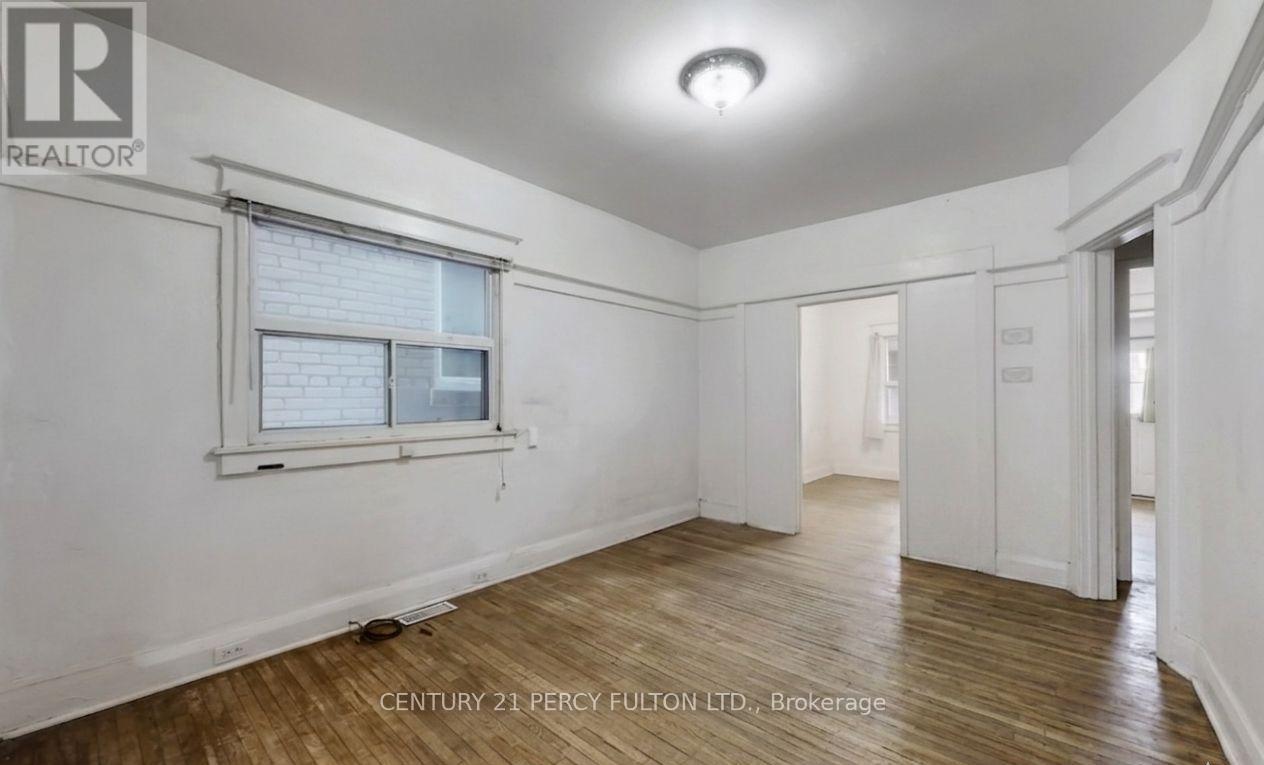 366 Coxwell Avenue, Toronto, Ontario  M4L 3B7 - Photo 5 - E13085138