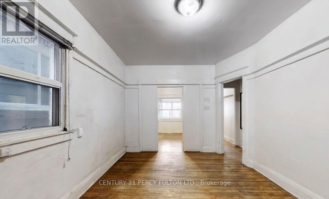 366 Coxwell Avenue, Toronto, Ontario  M4L 3B7 - Photo 6 - E13085138