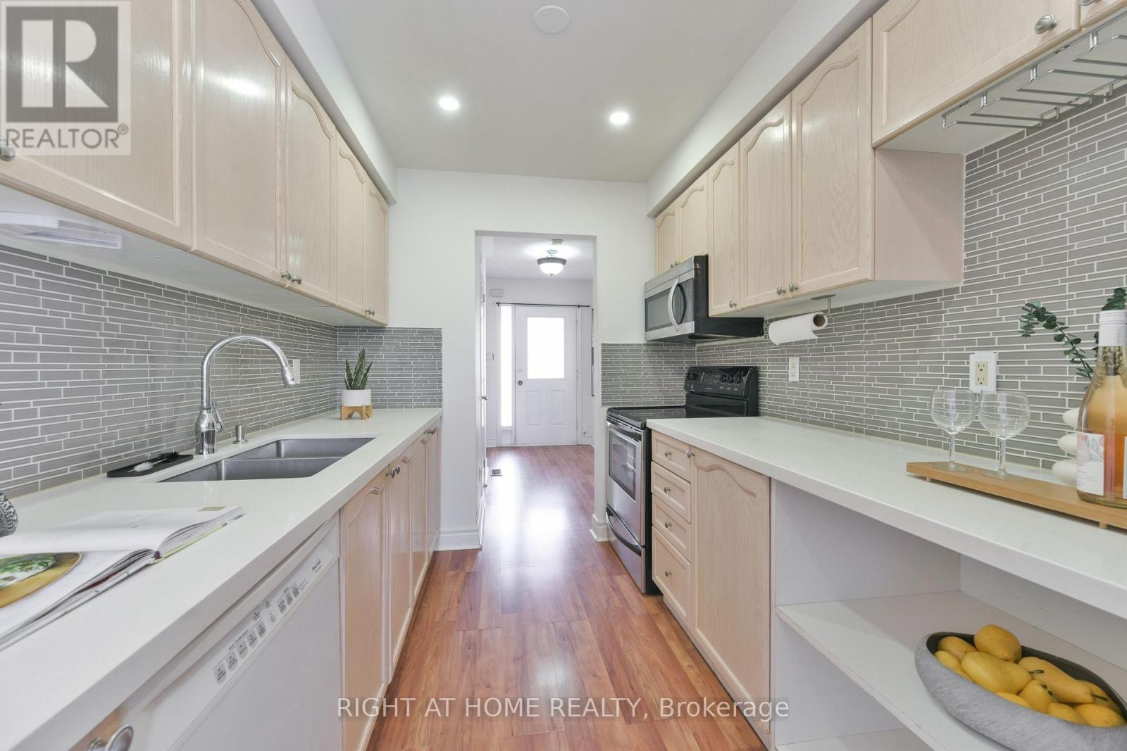 112 Creekwood Crescent, Whitby, Ontario  L1R 2K4 - Photo 8 - E13085146