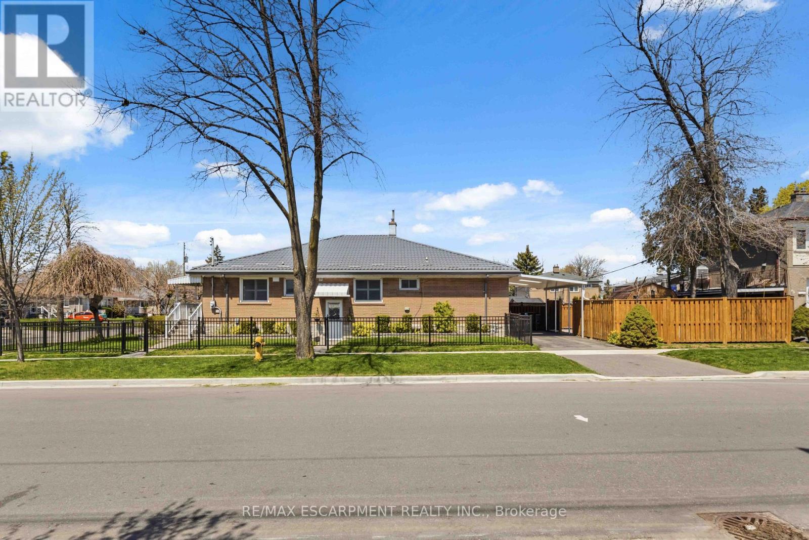 1 Birkdale Road, Toronto, Ontario  M1P 3R2 - Photo 2 - E13085174