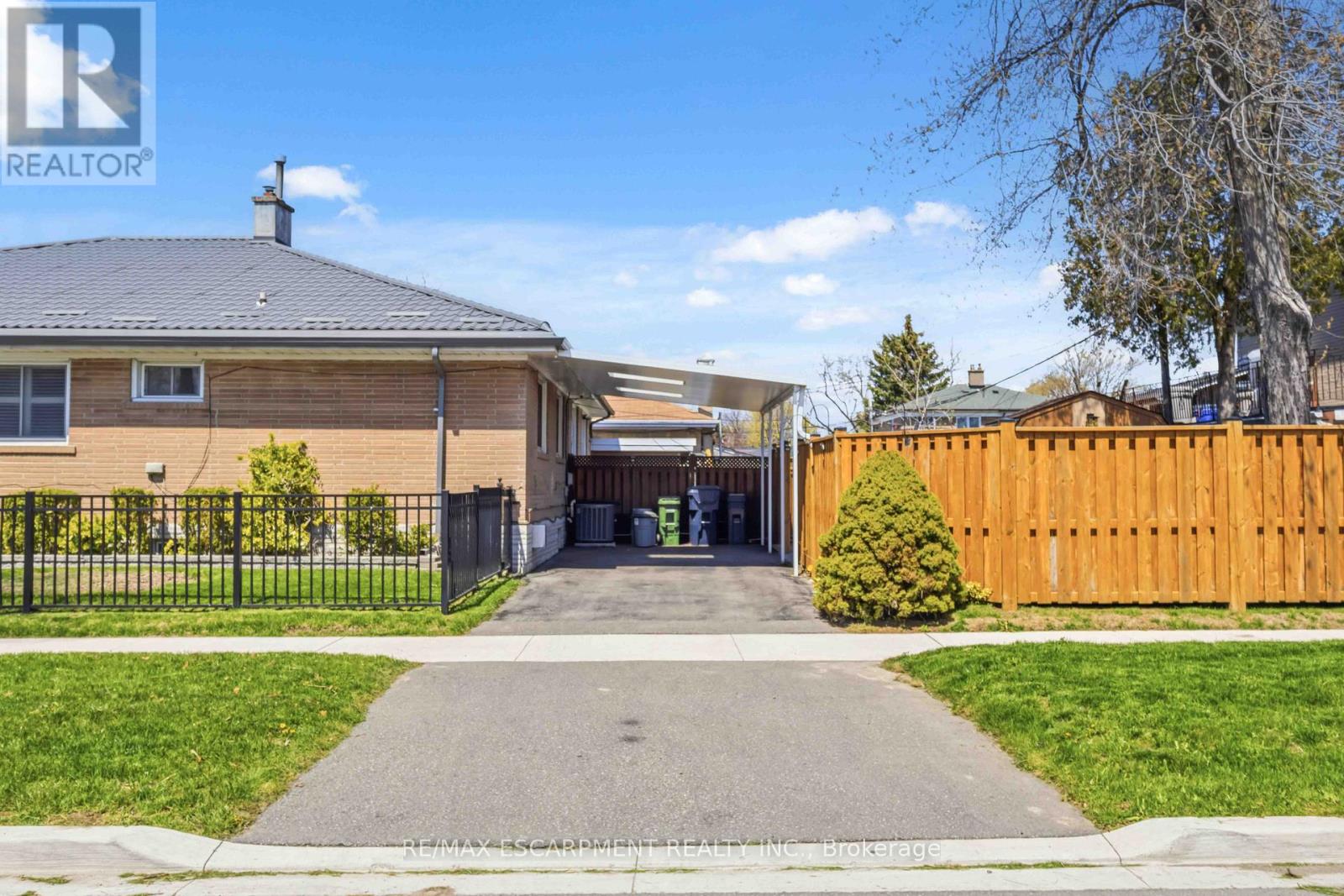 1 Birkdale Road, Toronto, Ontario  M1P 3R2 - Photo 3 - E13085174
