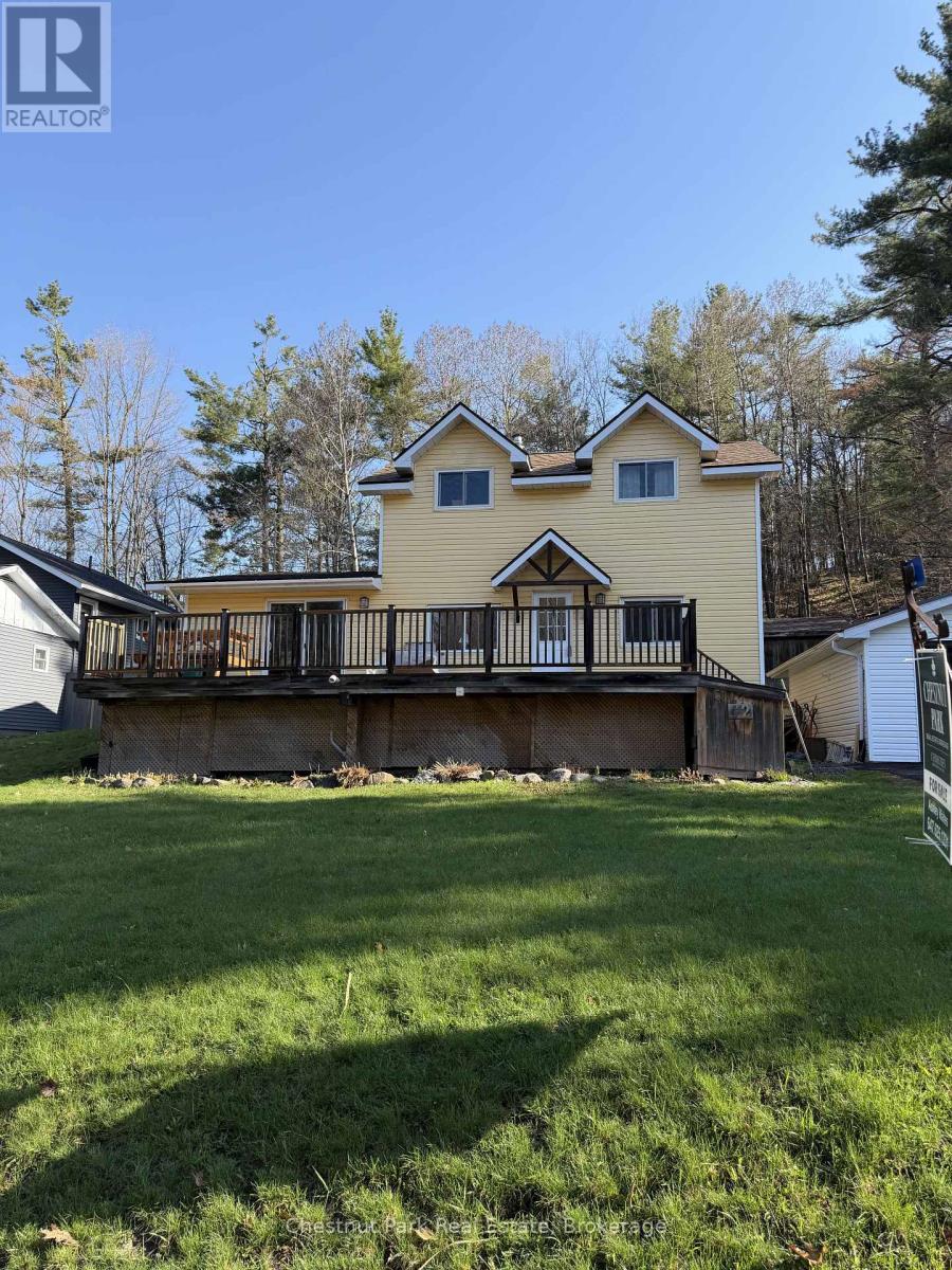 12 Ferndale Road, Muskoka Lakes, Ontario  P0B 1J0 - Photo 2 - X12791544