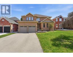 390 BINNS AVENUE, Newmarket, Ontario