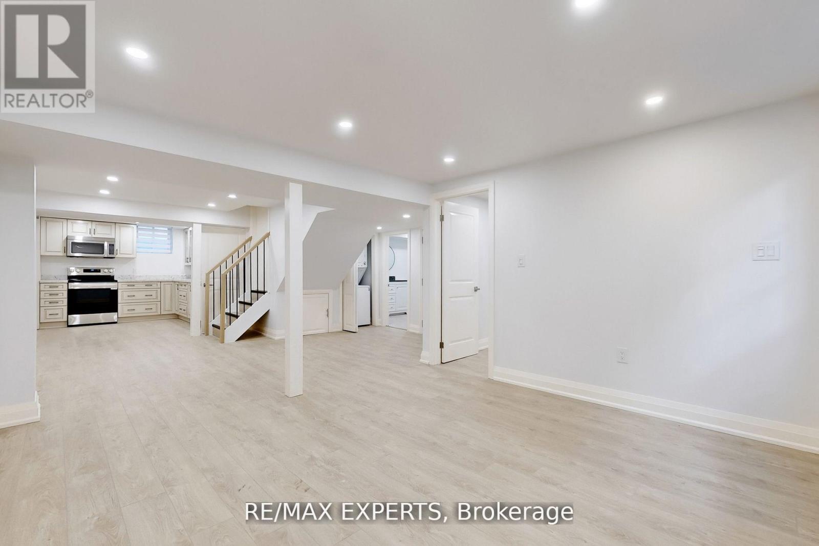 Lower - 1097 Wildwood Drive, Newmarket, Ontario  L3Y 2B6 - Photo 2 - N13085116