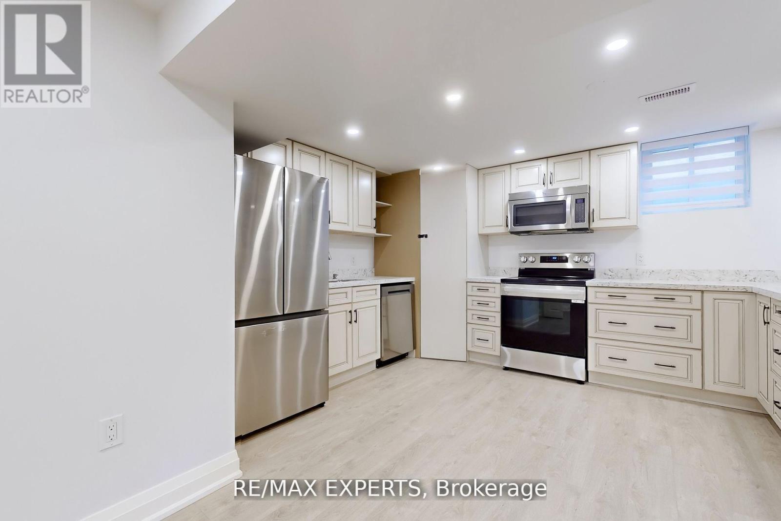 Lower - 1097 Wildwood Drive, Newmarket, Ontario  L3Y 2B6 - Photo 6 - N13085116