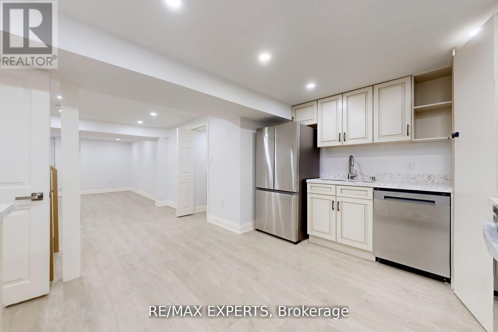 Lower - 1097 Wildwood Drive, Newmarket, Ontario  L3Y 2B6 - Photo 8 - N13085116