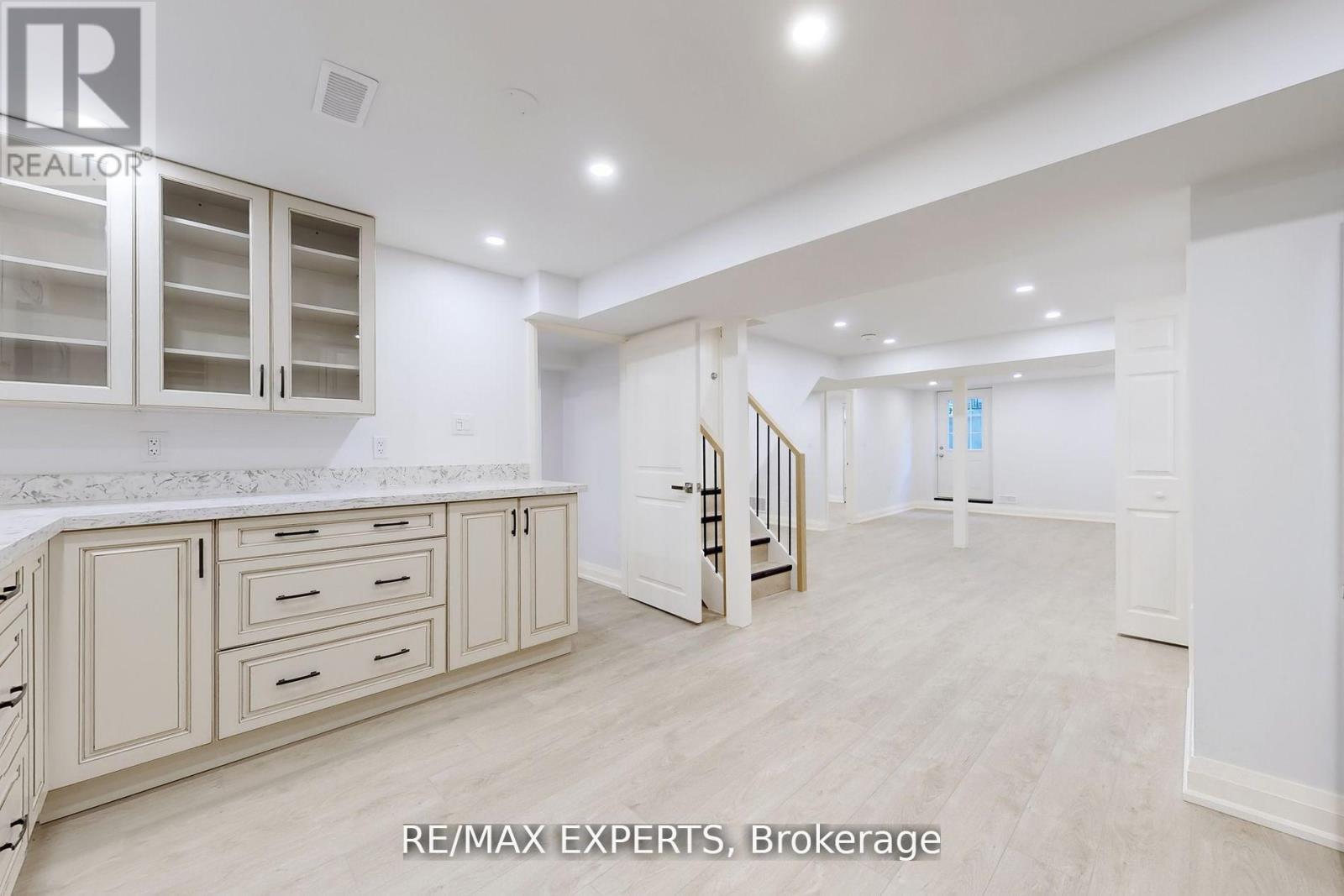 Lower - 1097 Wildwood Drive, Newmarket, Ontario  L3Y 2B6 - Photo 9 - N13085116