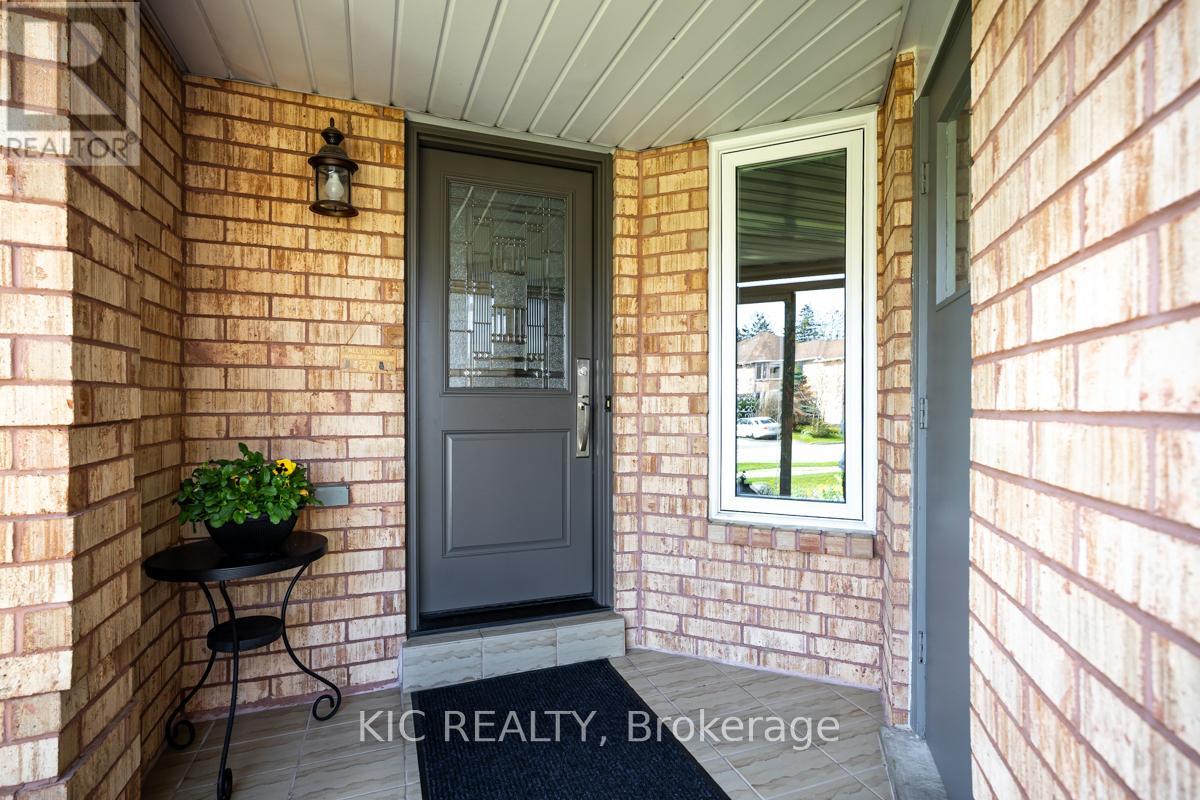 2 Bayel Crescent, Richmond Hill, Ontario  L4S 1C2 - Photo 3 - N13085160