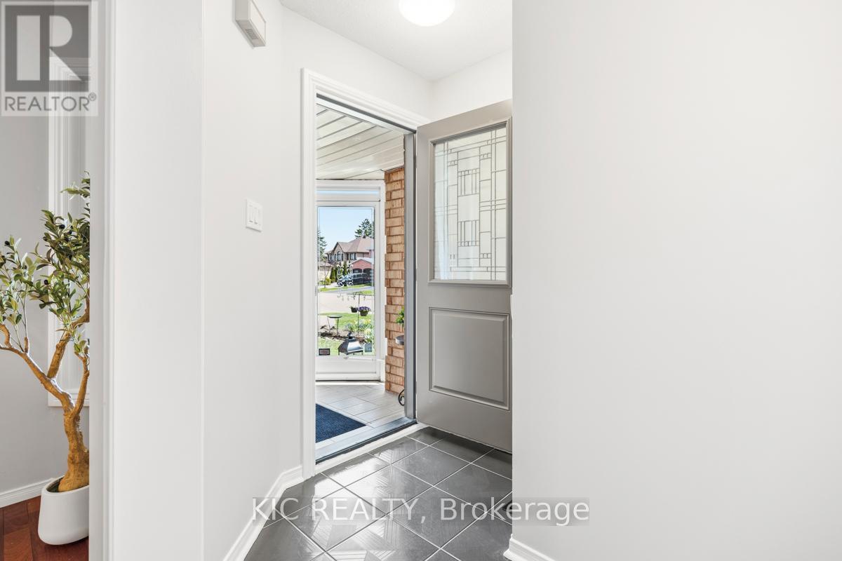 2 Bayel Crescent, Richmond Hill, Ontario  L4S 1C2 - Photo 5 - N13085160