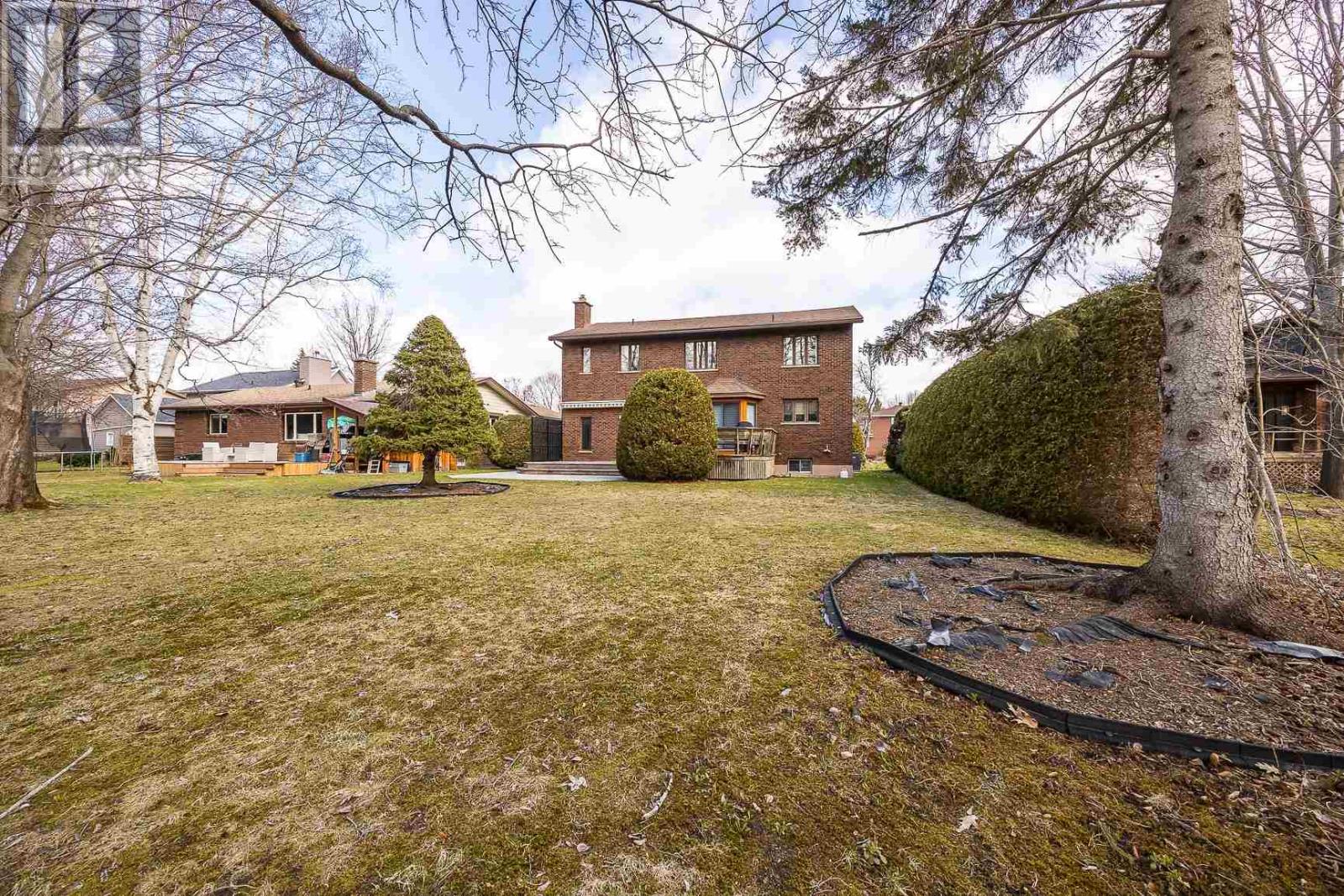 109 Greenview Lane, Sault Ste. Marie, Ontario P6A 6L1 - Photo 5 - SM260594