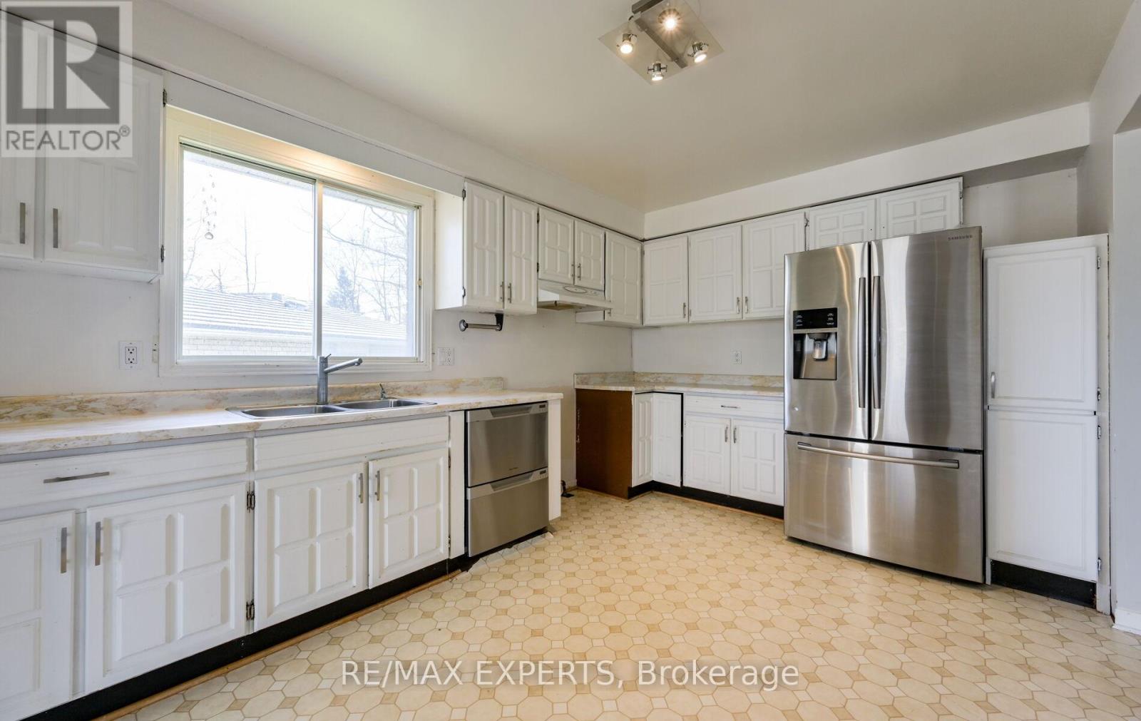 13 Oriole Court, Barrie (Cundles East), Ontario  L4M 5N1 - Photo 10 - S13084798