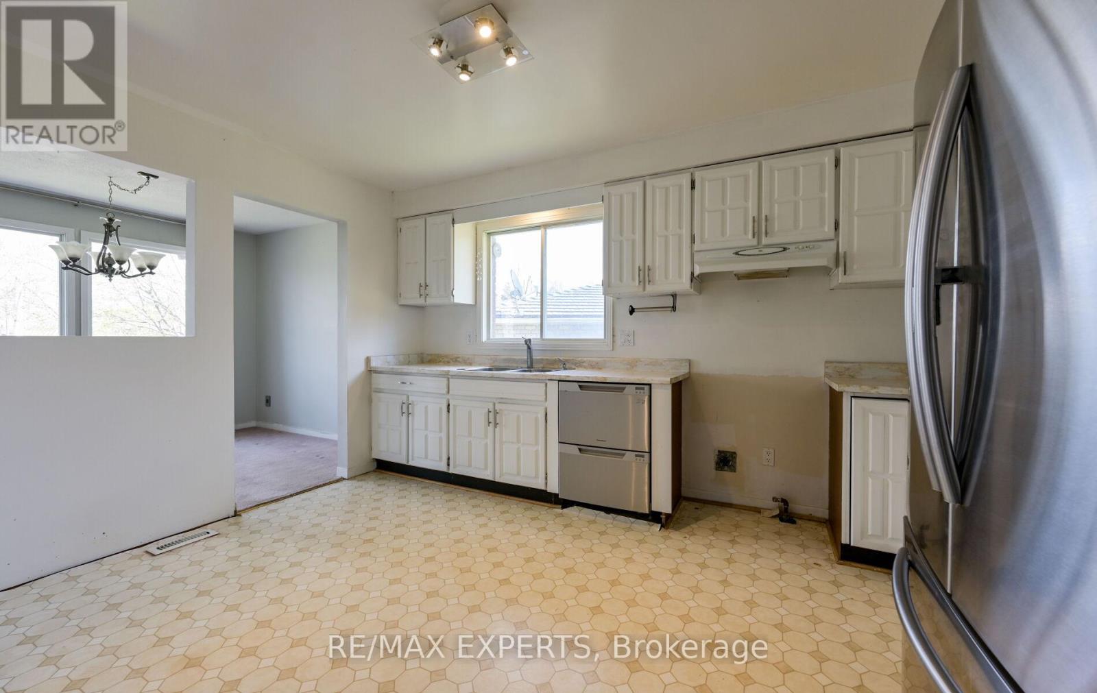 13 Oriole Court, Barrie (Cundles East), Ontario  L4M 5N1 - Photo 12 - S13084798