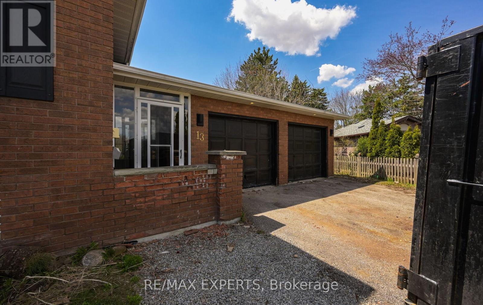 13 Oriole Court, Barrie (Cundles East), Ontario  L4M 5N1 - Photo 2 - S13084798