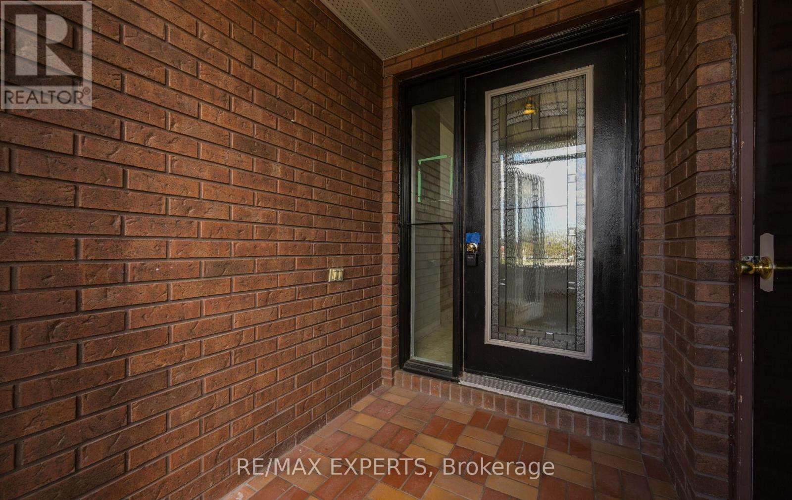 13 Oriole Court, Barrie (Cundles East), Ontario  L4M 5N1 - Photo 3 - S13084798