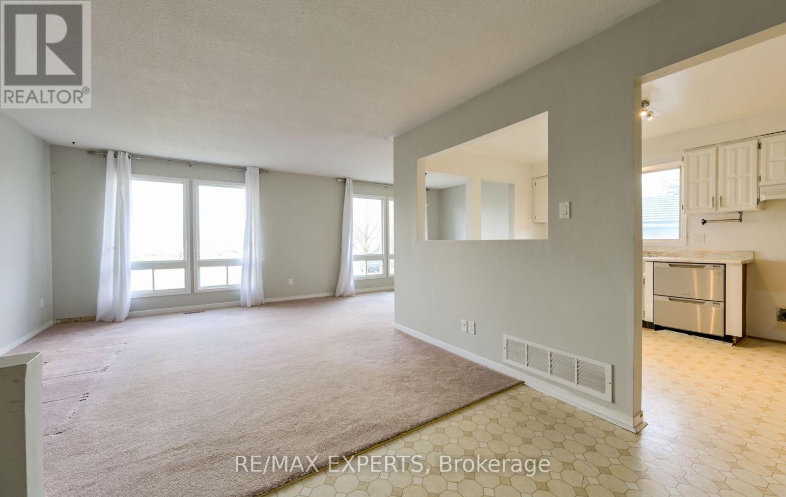 13 Oriole Court, Barrie (Cundles East), Ontario  L4M 5N1 - Photo 5 - S13084798