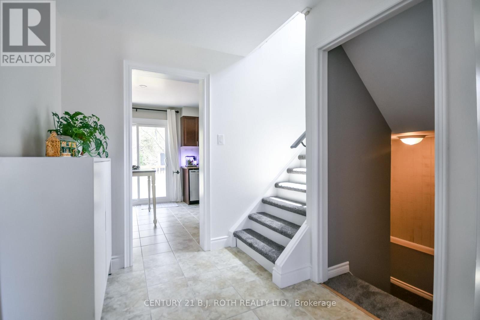 55 Moon Drive, Barrie (Ardagh), Ontario  L4N 7G8 - Photo 18 - S13084858