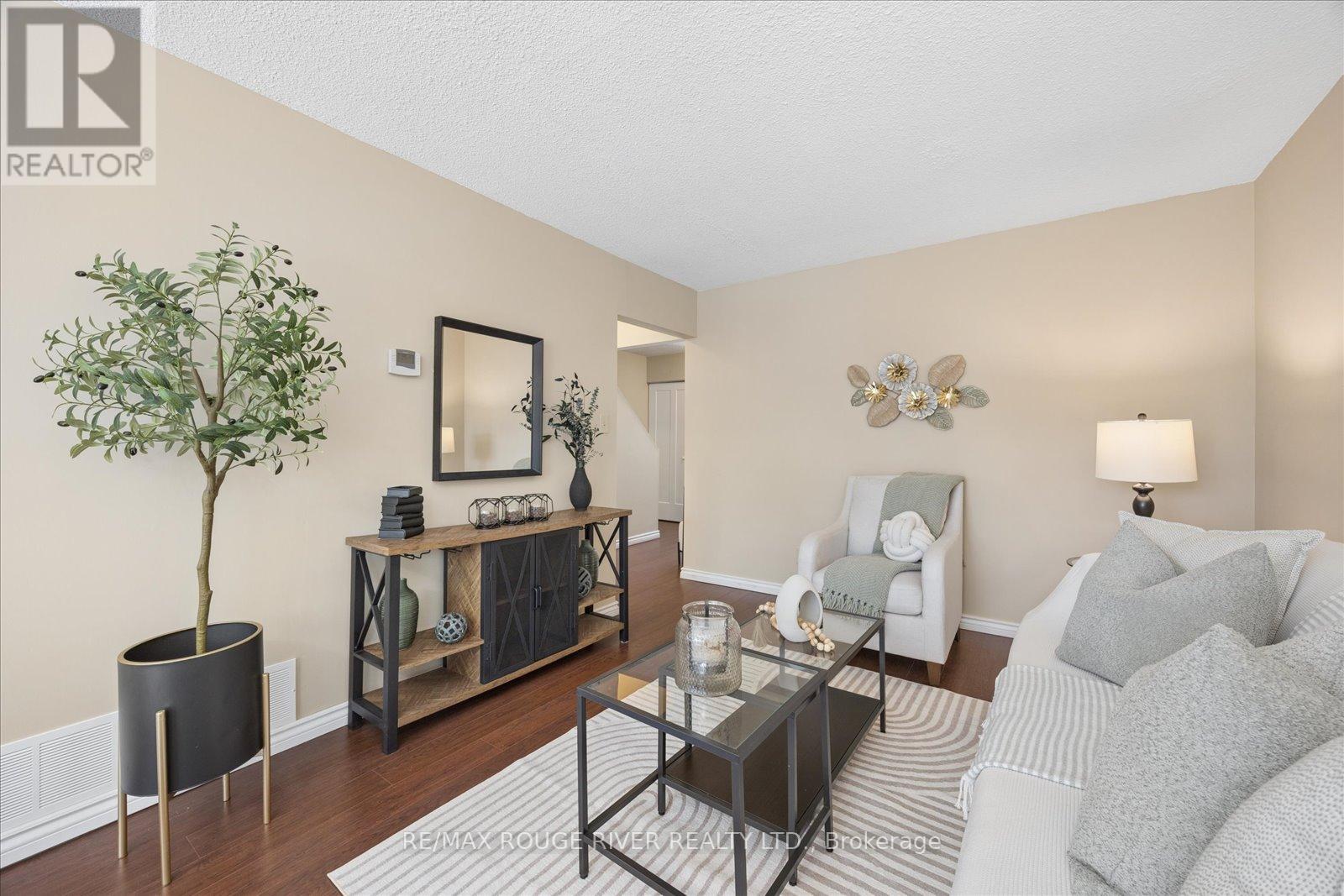 886 Gentry Crescent, Oshawa, Ontario  L1K 1L8 - Photo 4 - E13085264