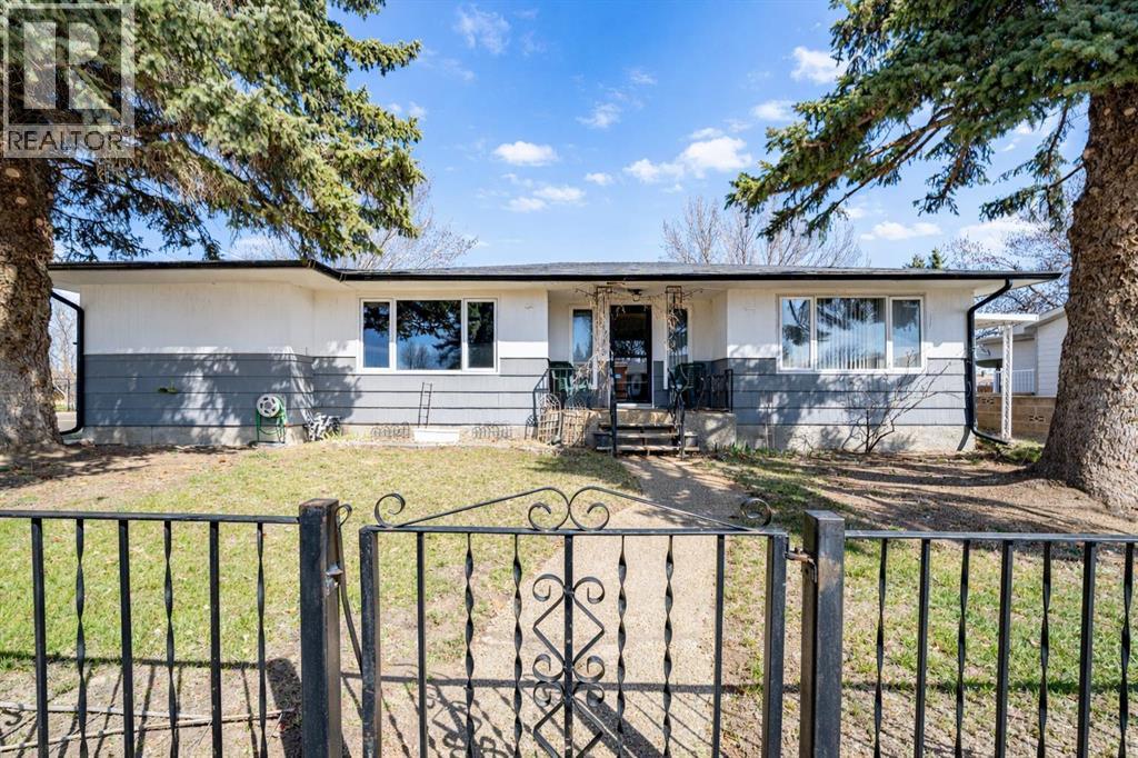 202 3 Avenue E, Bow Island, Alberta  T0K 0G0 - Photo 1 - A2303177