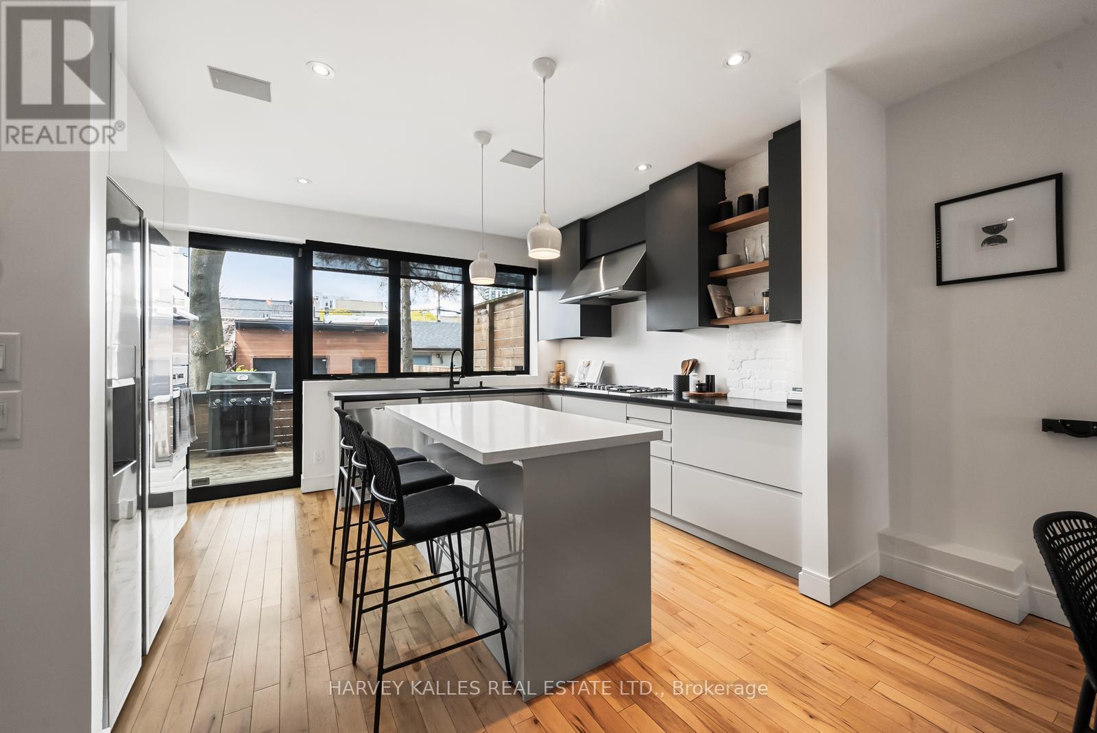 208 Emerson Avenue, Toronto, Ontario  M6H 3T6 - Photo 10 - W13084800