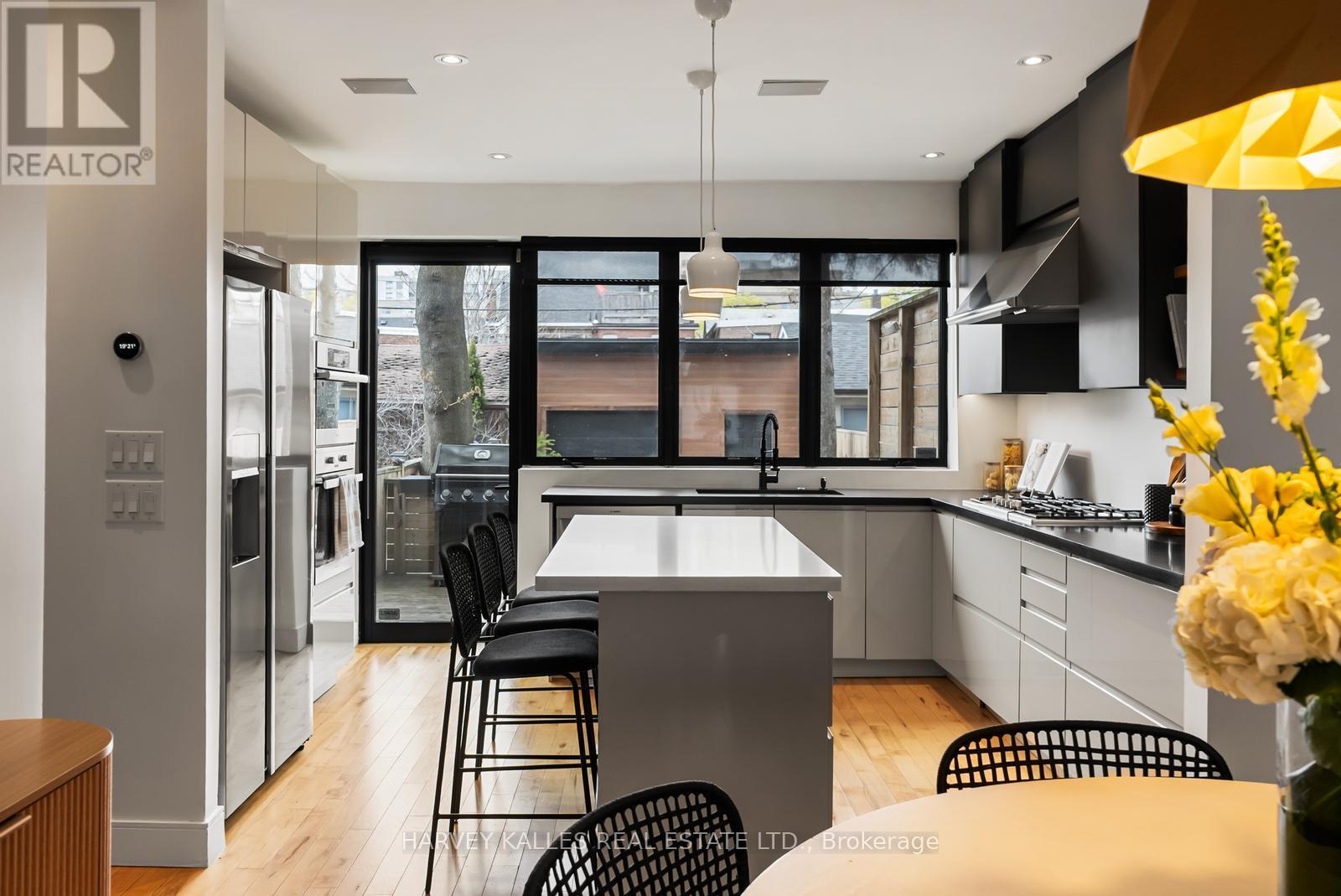 208 Emerson Avenue, Toronto, Ontario  M6H 3T6 - Photo 15 - W13084800