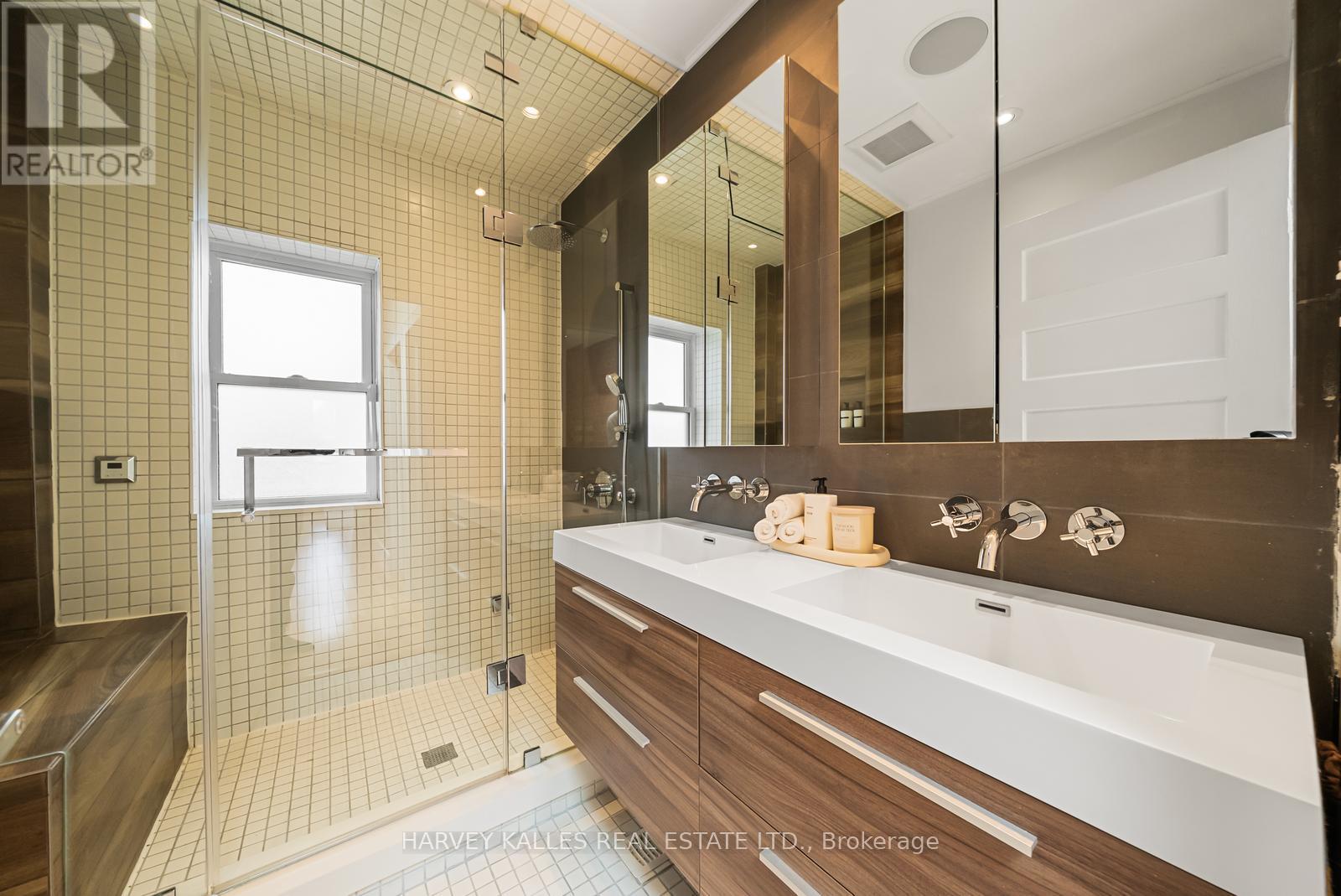 208 Emerson Avenue, Toronto, Ontario  M6H 3T6 - Photo 31 - W13084800