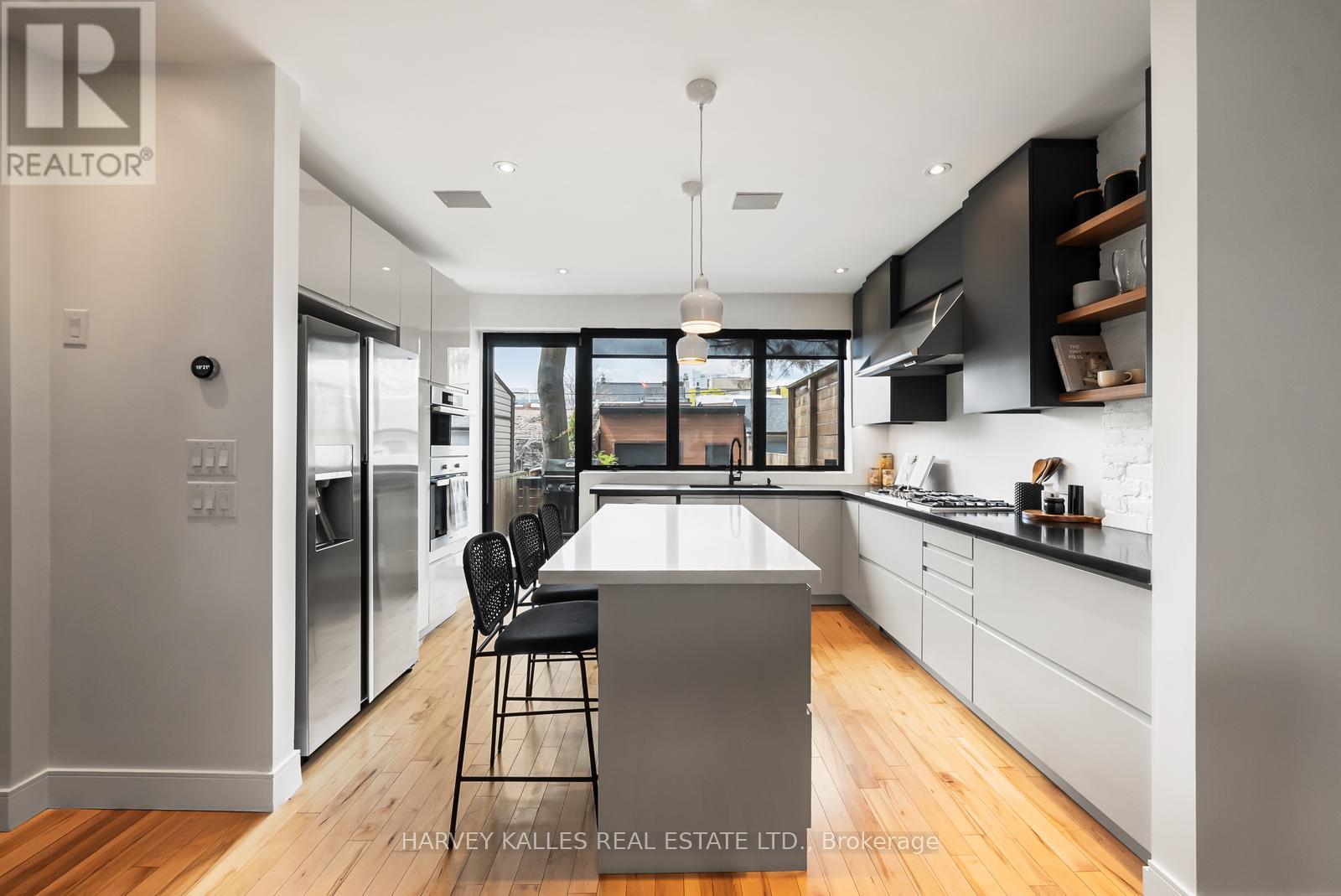 208 Emerson Avenue, Toronto, Ontario  M6H 3T6 - Photo 9 - W13084800