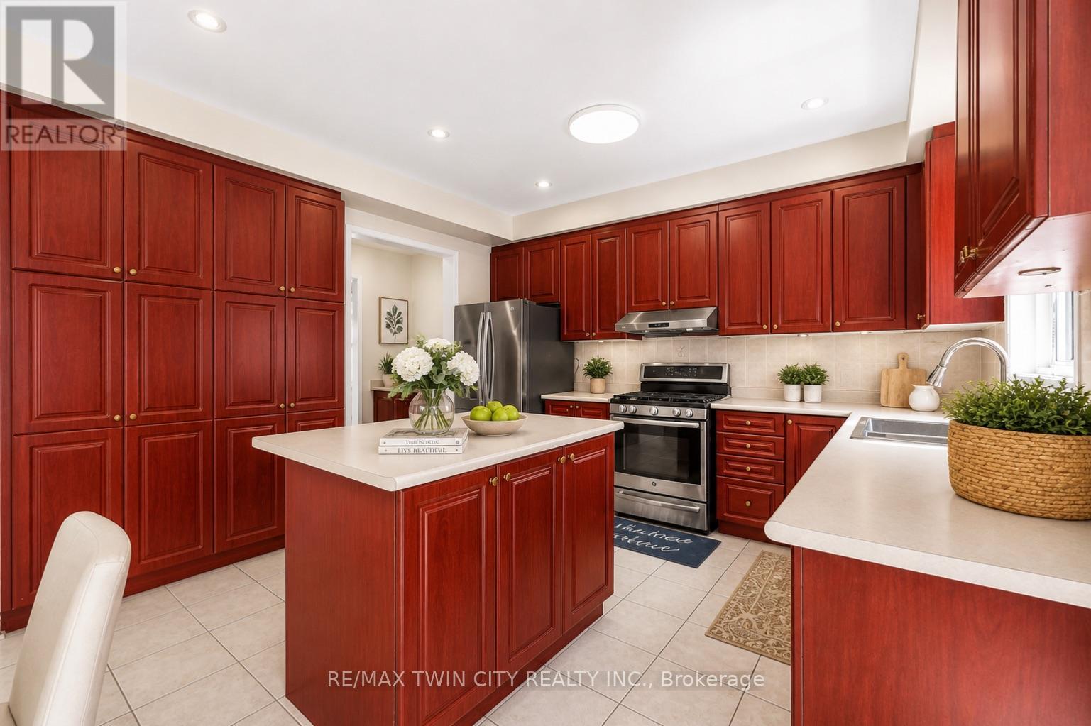 6 Canarygrass Drive, Brampton, Ontario  L6R 3C4 - Photo 10 - W13084804