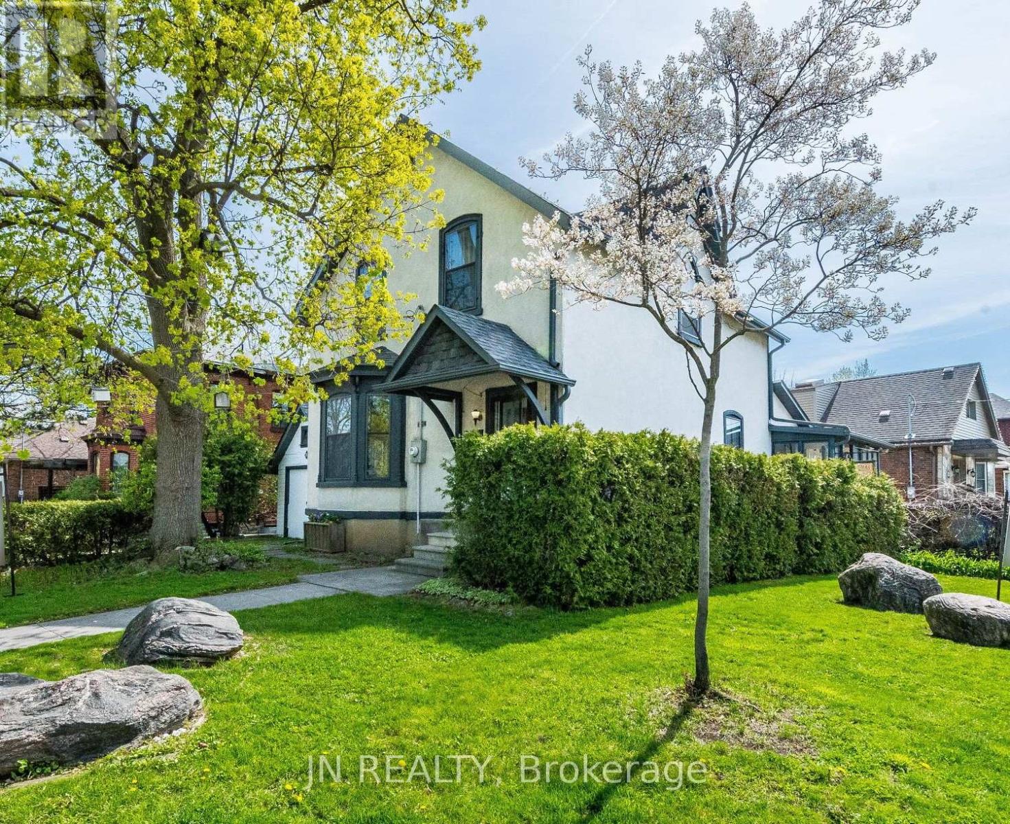 77 NELSON STREET W, Brampton, Ontario