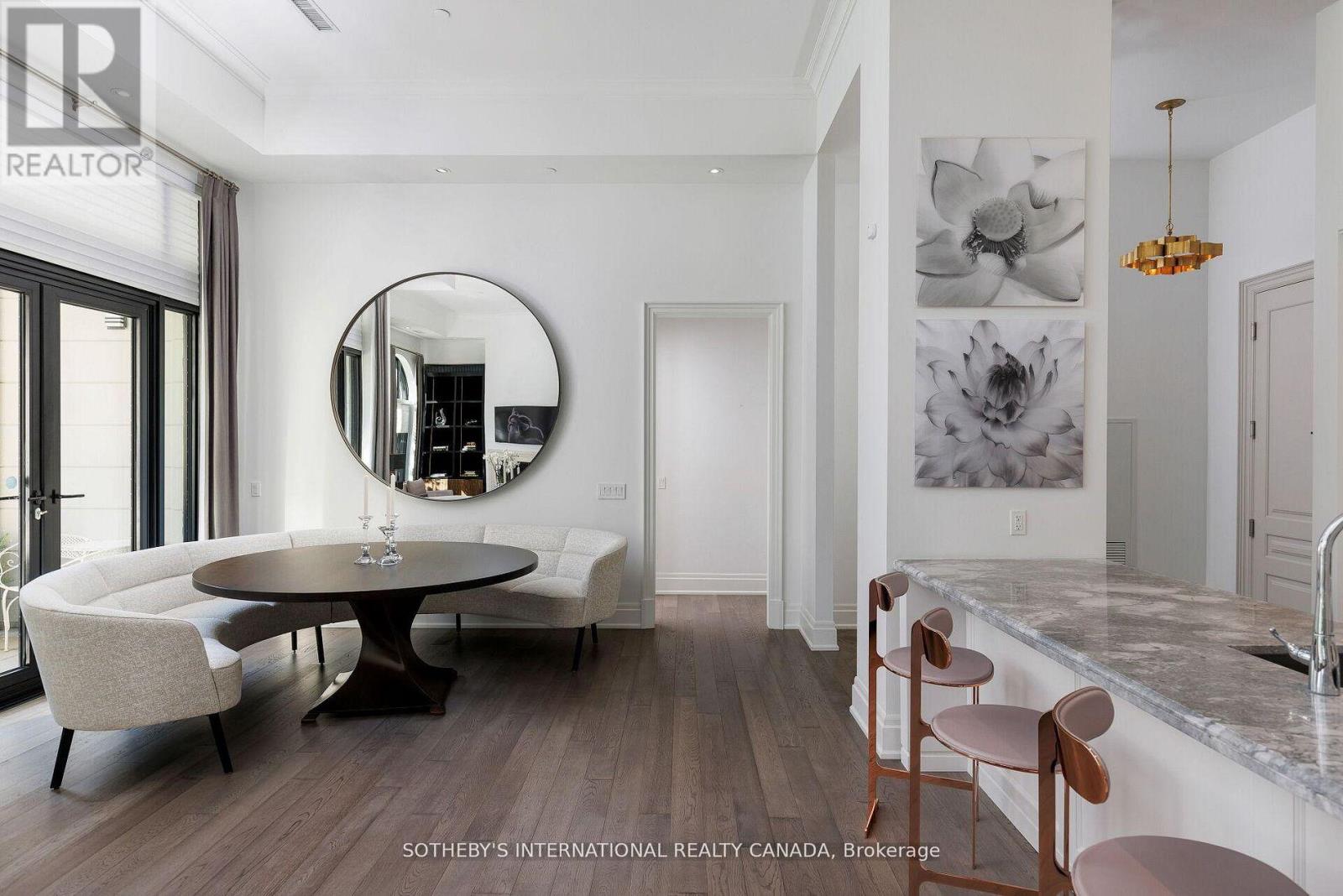Th 2 - 4 The Kingsway, Toronto, Ontario  M8X 2T1 - Photo 12 - W13084852