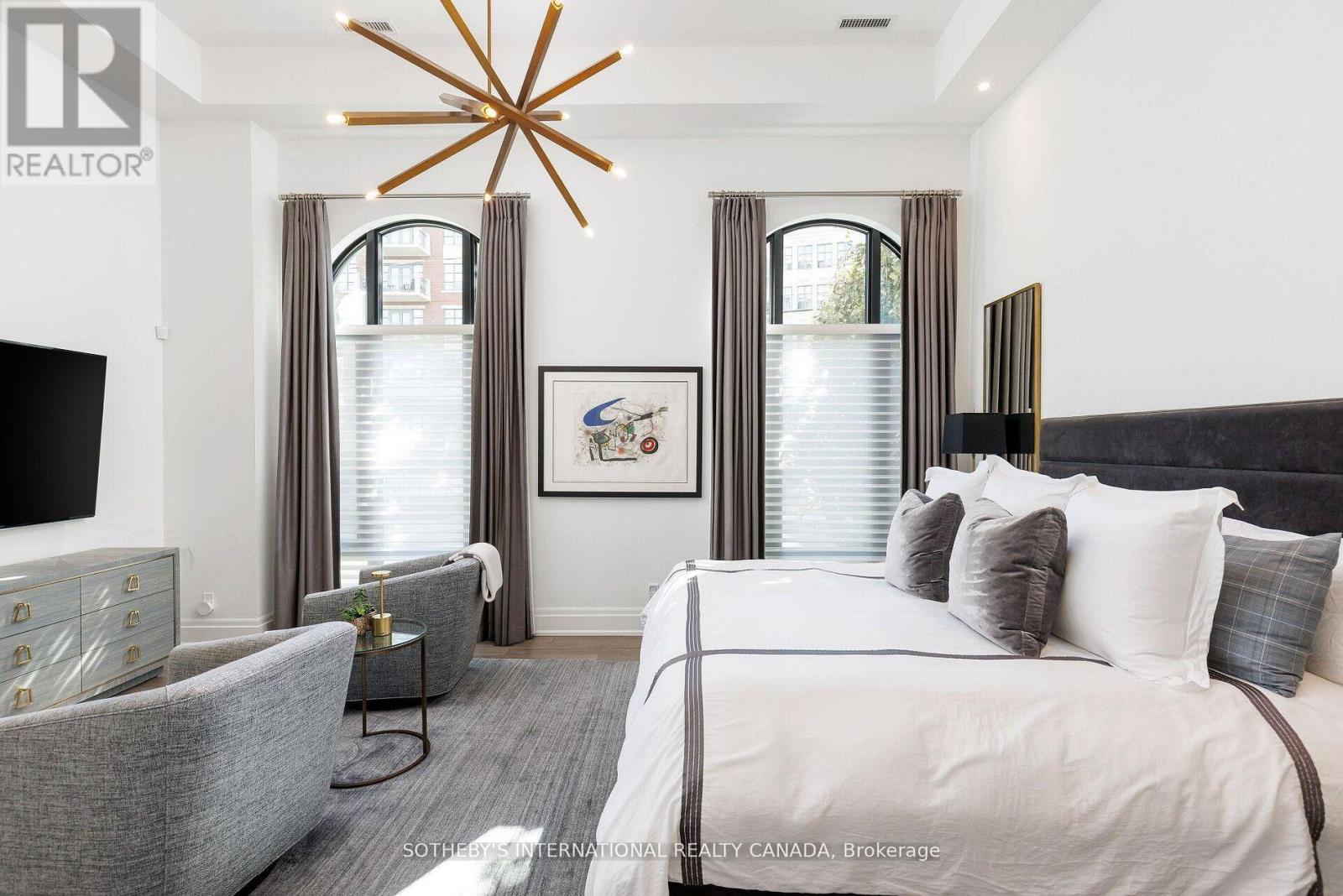 Th 2 - 4 The Kingsway, Toronto, Ontario  M8X 2T1 - Photo 15 - W13084852
