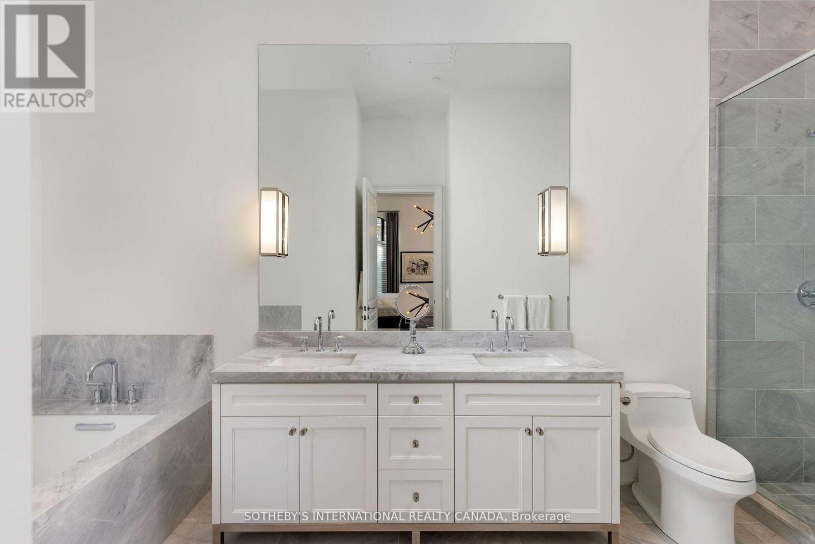 Th 2 - 4 The Kingsway, Toronto, Ontario  M8X 2T1 - Photo 19 - W13084852