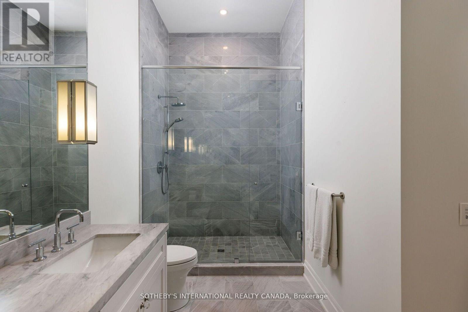 Th 2 - 4 The Kingsway, Toronto, Ontario  M8X 2T1 - Photo 20 - W13084852