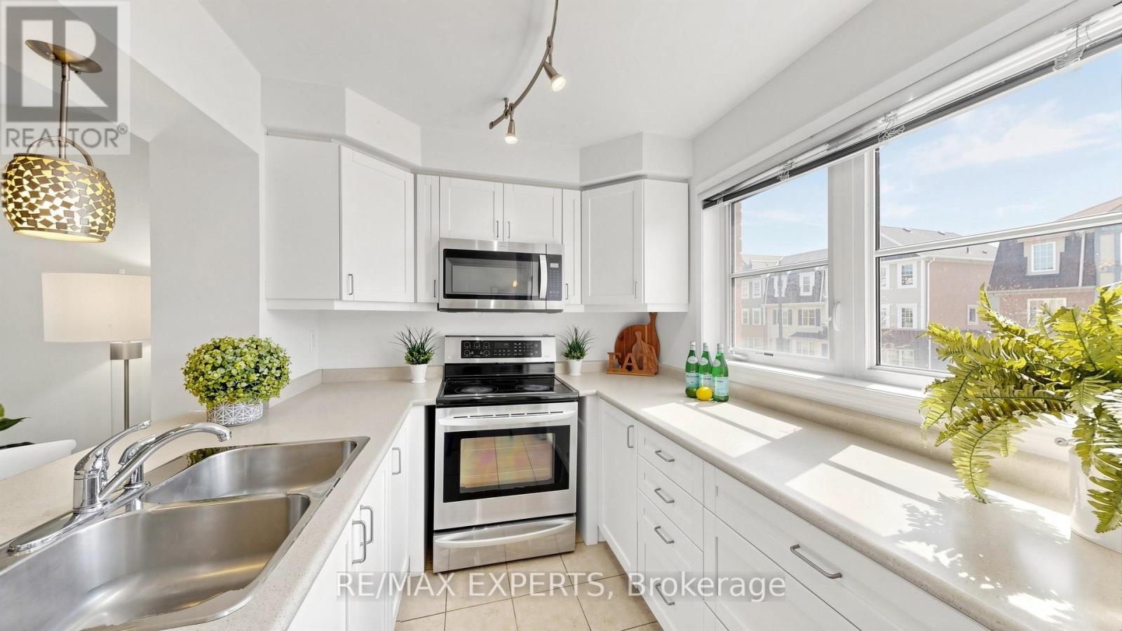 128 Baycliffe Crescent, Brampton, Ontario  L7A 3Y7 - Photo 6 - W13084892