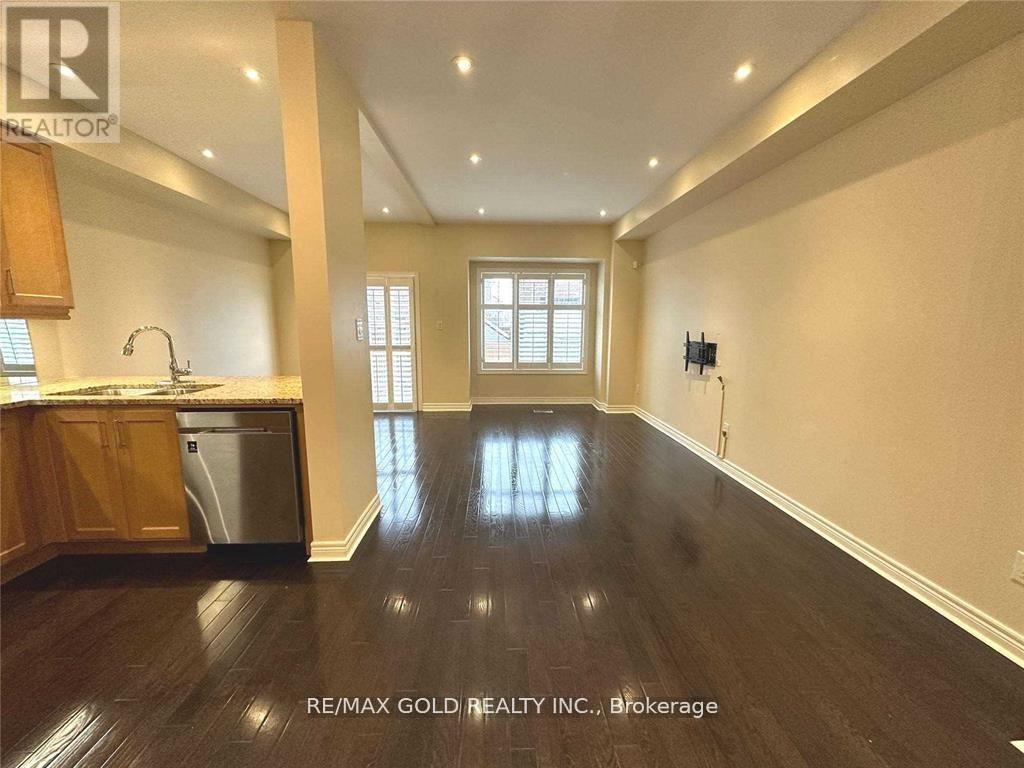 471 Meadowridge Court, Mississauga, Ontario  L5W 0E8 - Photo 10 - W13085114
