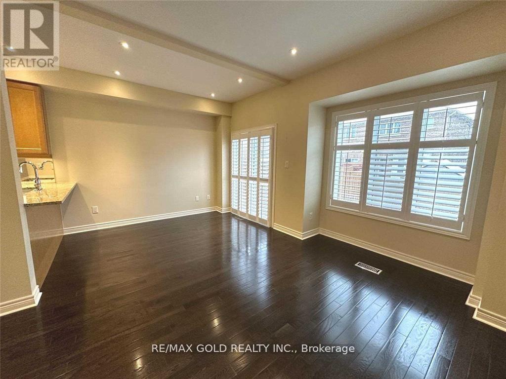 471 Meadowridge Court, Mississauga, Ontario  L5W 0E8 - Photo 12 - W13085114