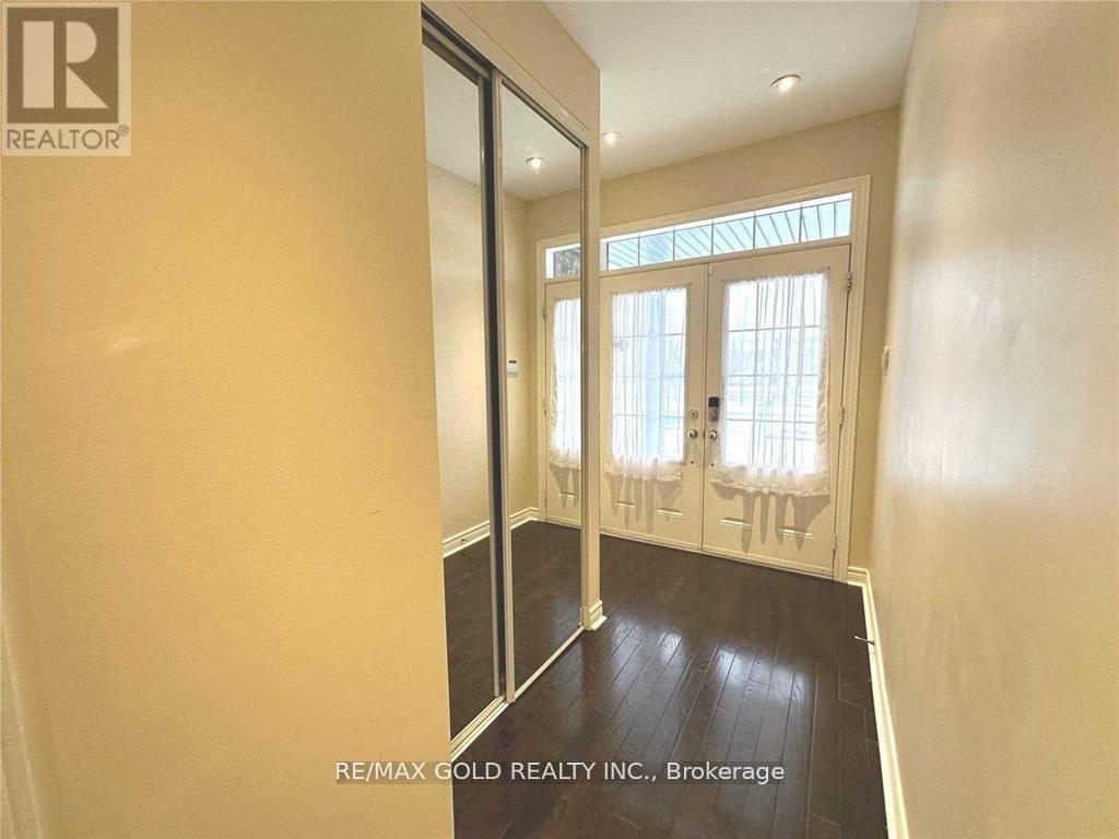 471 Meadowridge Court, Mississauga, Ontario  L5W 0E8 - Photo 2 - W13085114