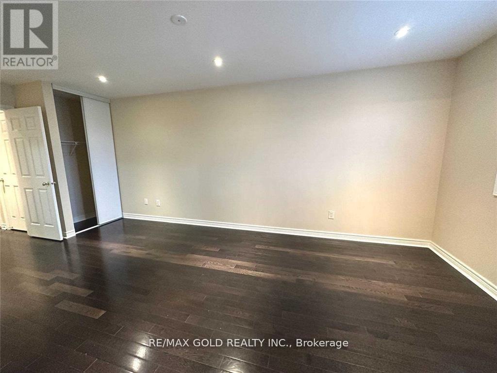 471 Meadowridge Court, Mississauga, Ontario  L5W 0E8 - Photo 24 - W13085114