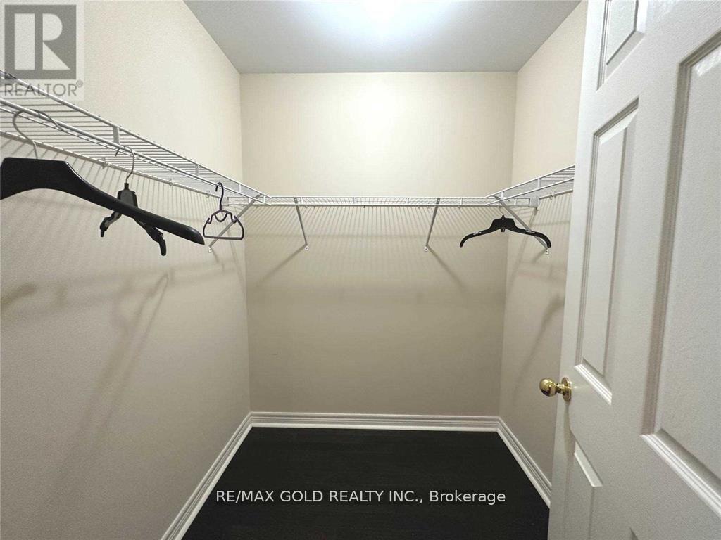 471 Meadowridge Court, Mississauga, Ontario  L5W 0E8 - Photo 25 - W13085114