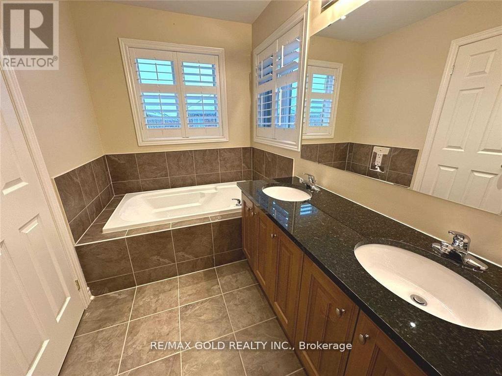 471 Meadowridge Court, Mississauga, Ontario  L5W 0E8 - Photo 27 - W13085114