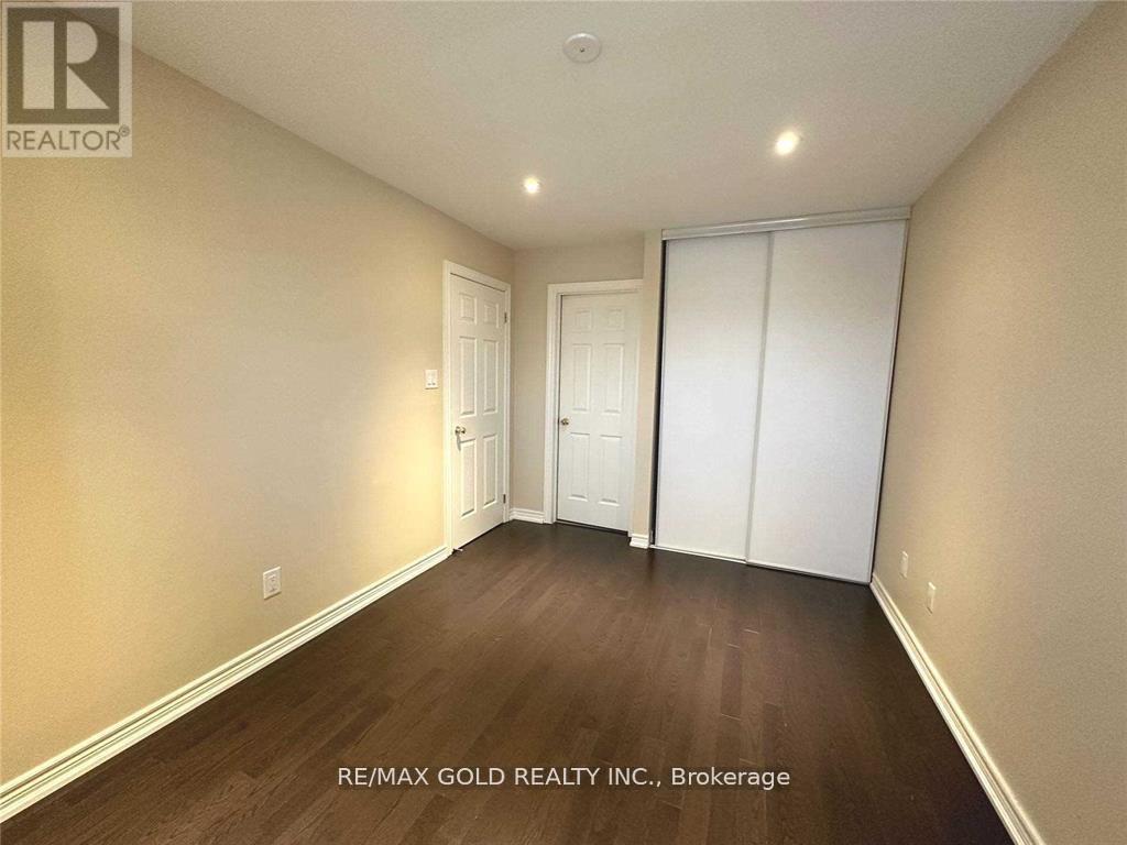 471 Meadowridge Court, Mississauga, Ontario  L5W 0E8 - Photo 32 - W13085114