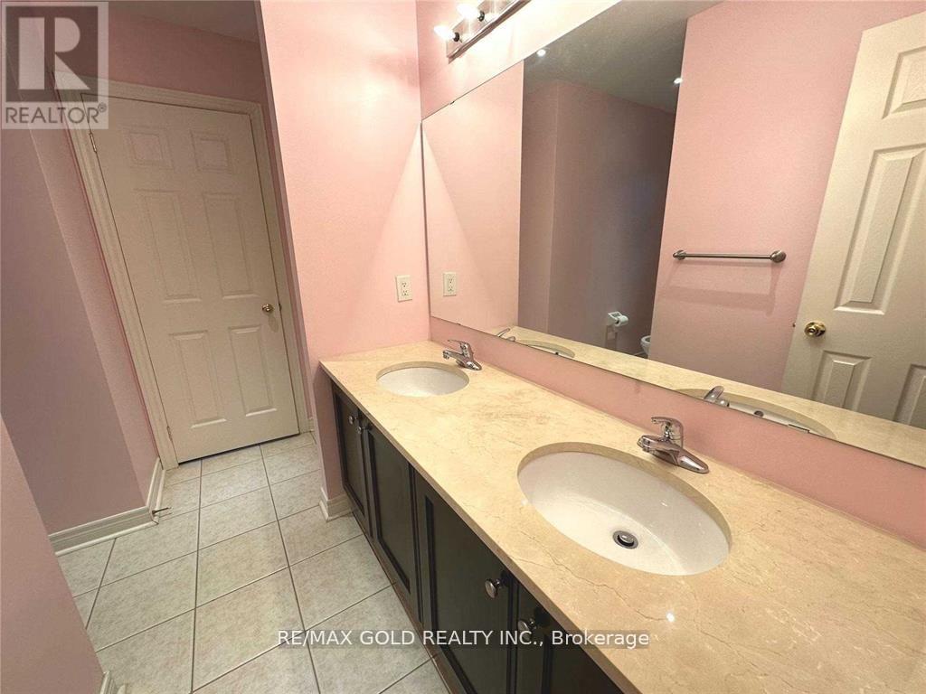 471 Meadowridge Court, Mississauga, Ontario  L5W 0E8 - Photo 34 - W13085114