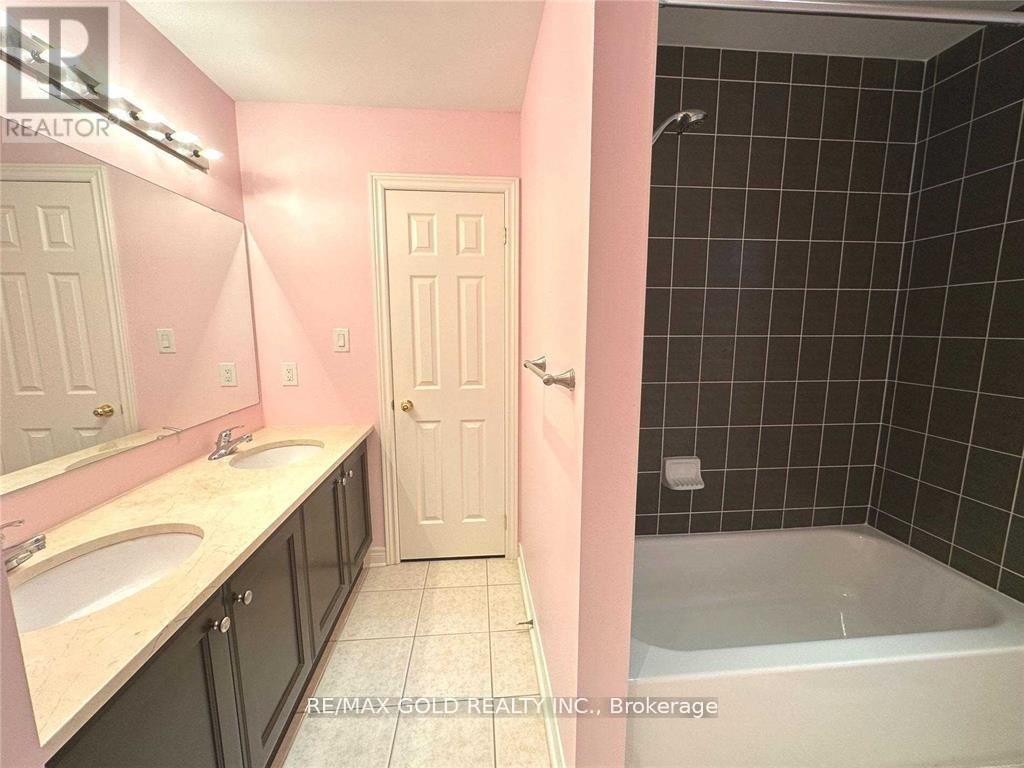 471 Meadowridge Court, Mississauga, Ontario  L5W 0E8 - Photo 35 - W13085114