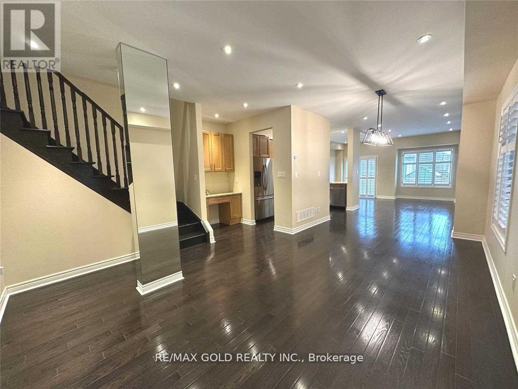 471 Meadowridge Court, Mississauga, Ontario  L5W 0E8 - Photo 4 - W13085114