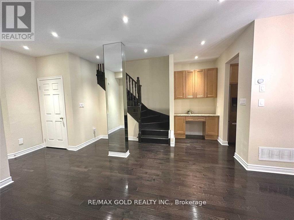 471 Meadowridge Court, Mississauga, Ontario  L5W 0E8 - Photo 8 - W13085114