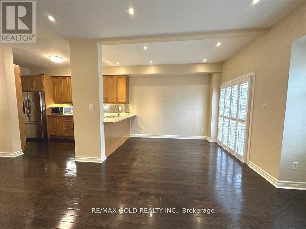 471 Meadowridge Court, Mississauga, Ontario  L5W 0E8 - Photo 9 - W13085114