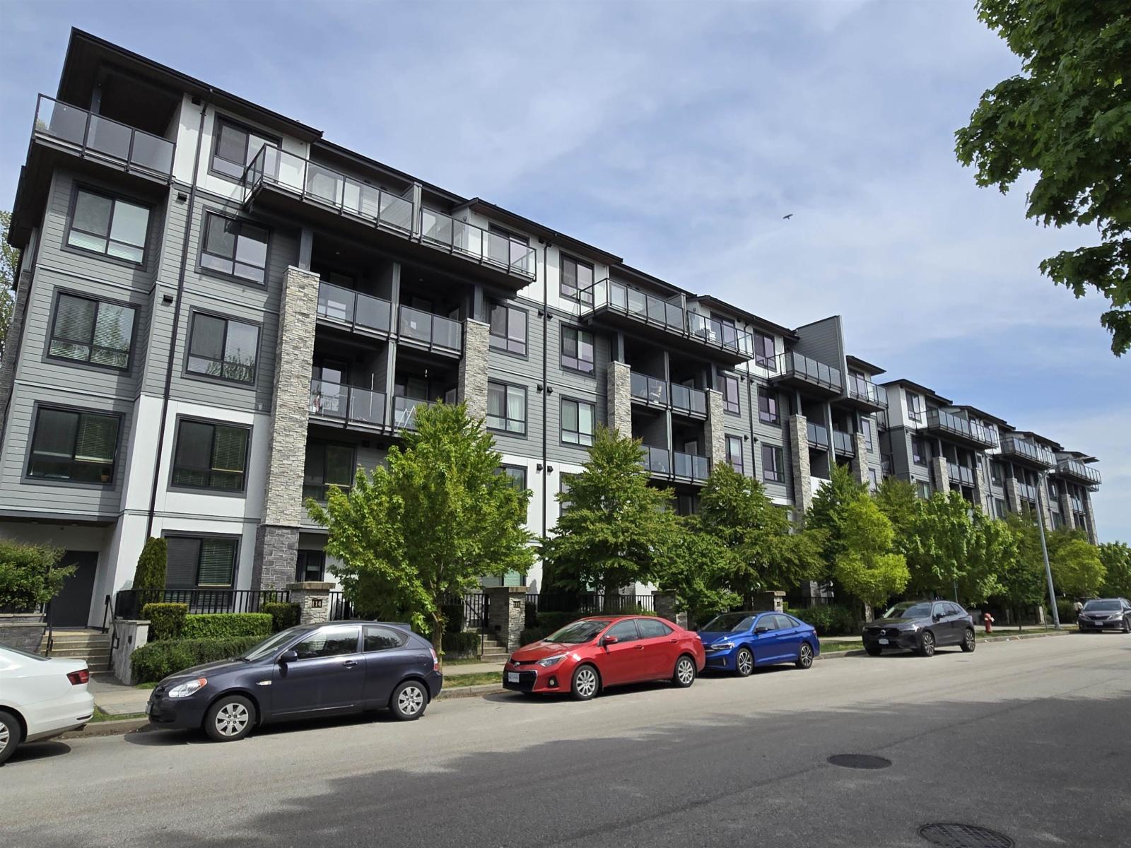 418 15351 101 AVENUE, Surrey, British Columbia