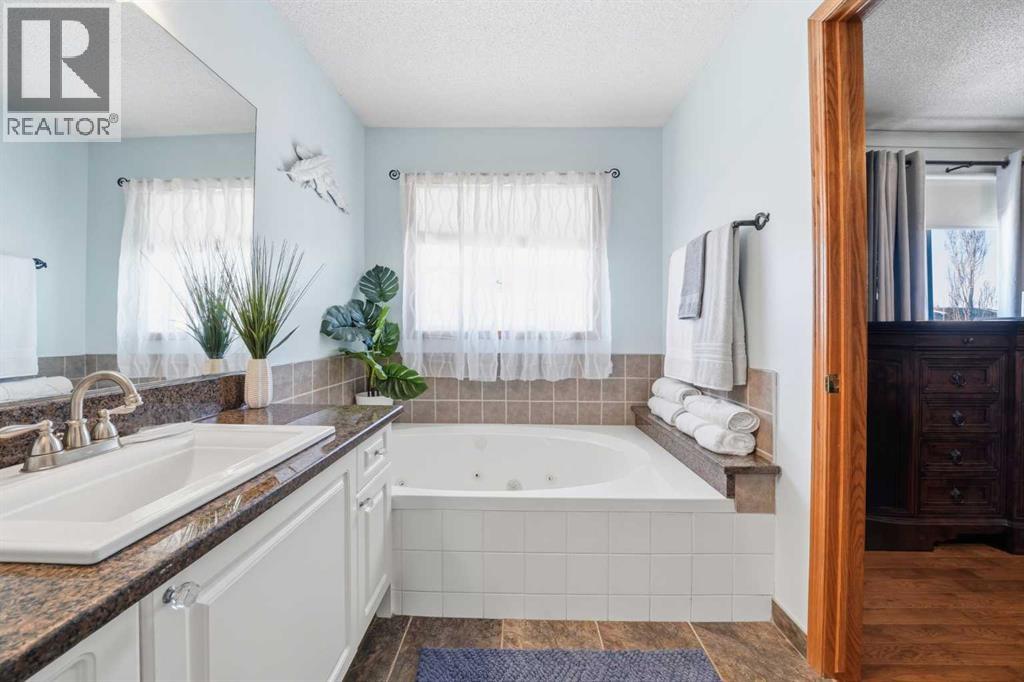 263 Coral Keys Drive Ne, Calgary, Alberta  T3J 3K5 - Photo 3 - A2288400