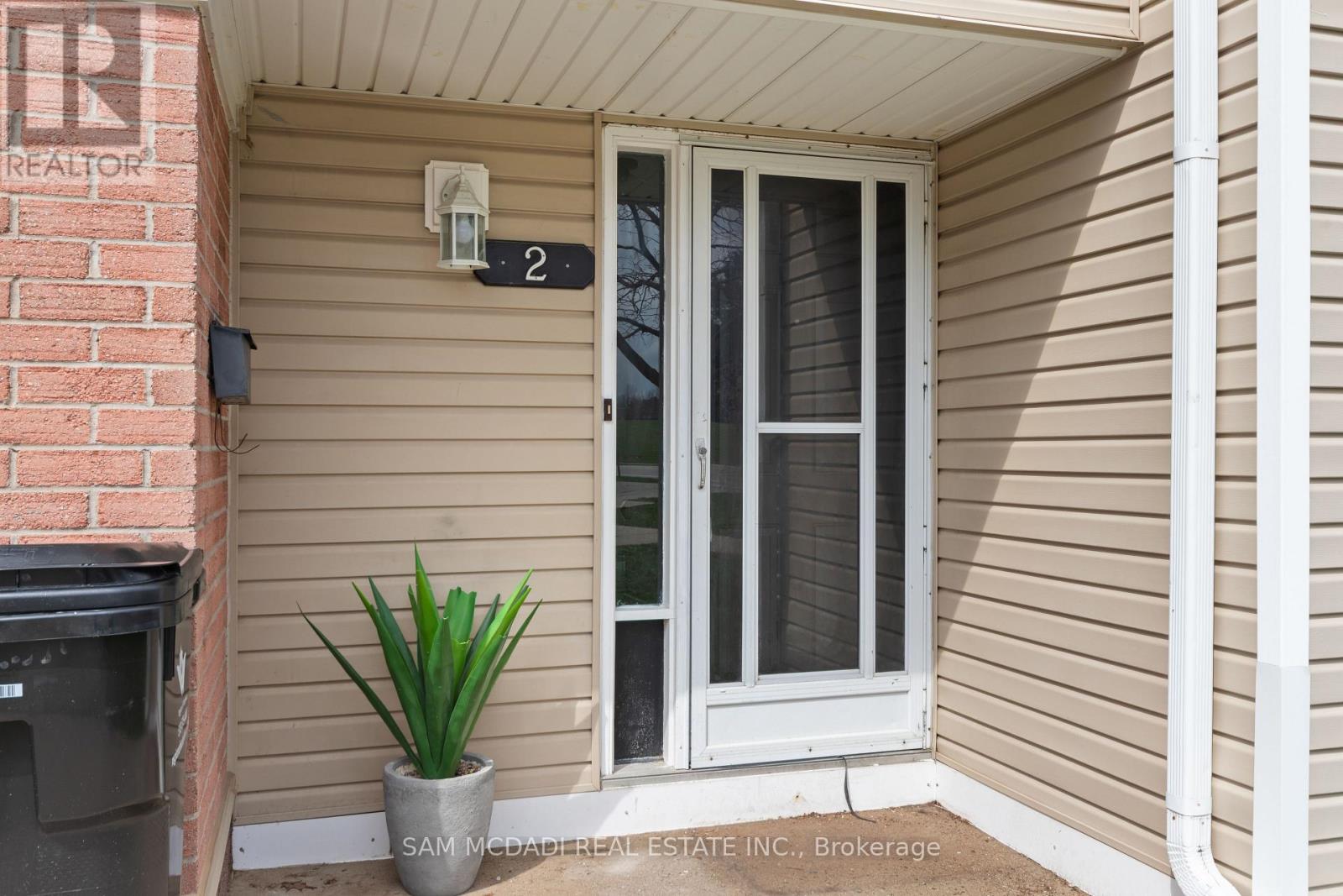2 - 160 Rittenhouse Road, Kitchener, Ontario  N2E 3E9 - Photo 2 - X13084838