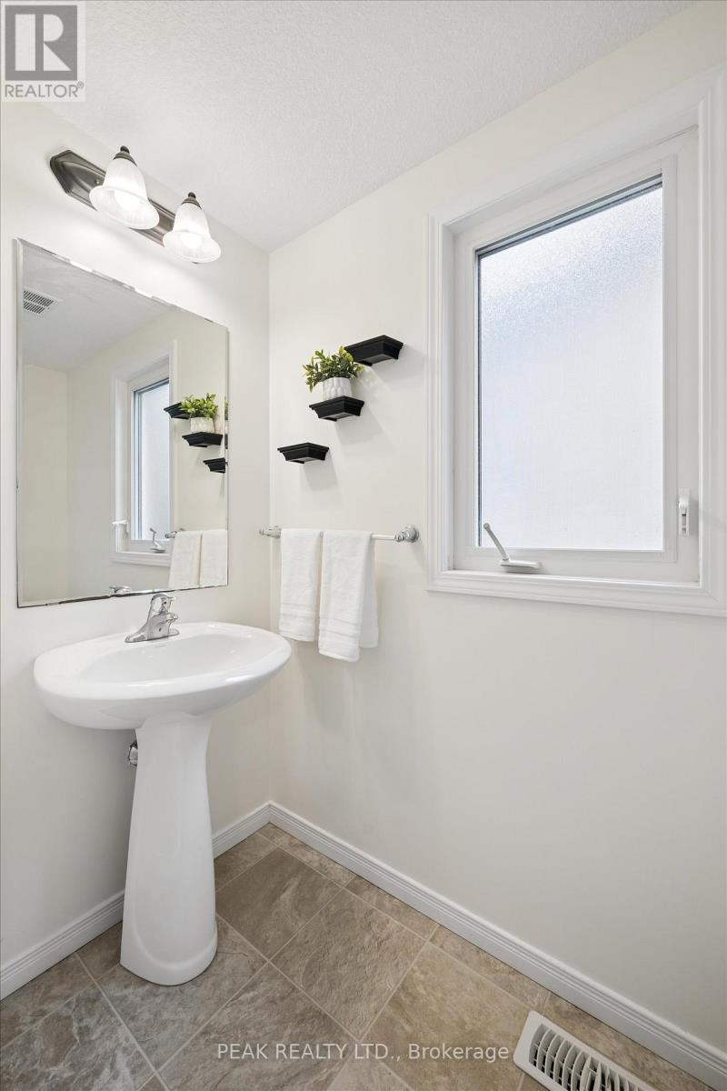 6 Sassafras Street, Kitchener, Ontario  N2N 3S4 - Photo 6 - X13084908